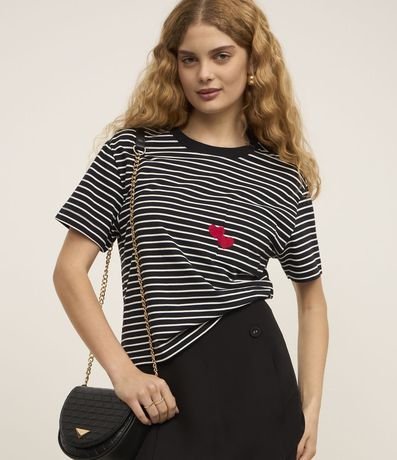 Camiseta Manga Curta Em Algodão com Estampa de Listras e coração Camiseta Manga Curta Em Algodão com Estampa de Listras e coração