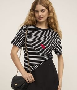Camiseta Manga Curta Em Algodão com Estampa de Listras e coração