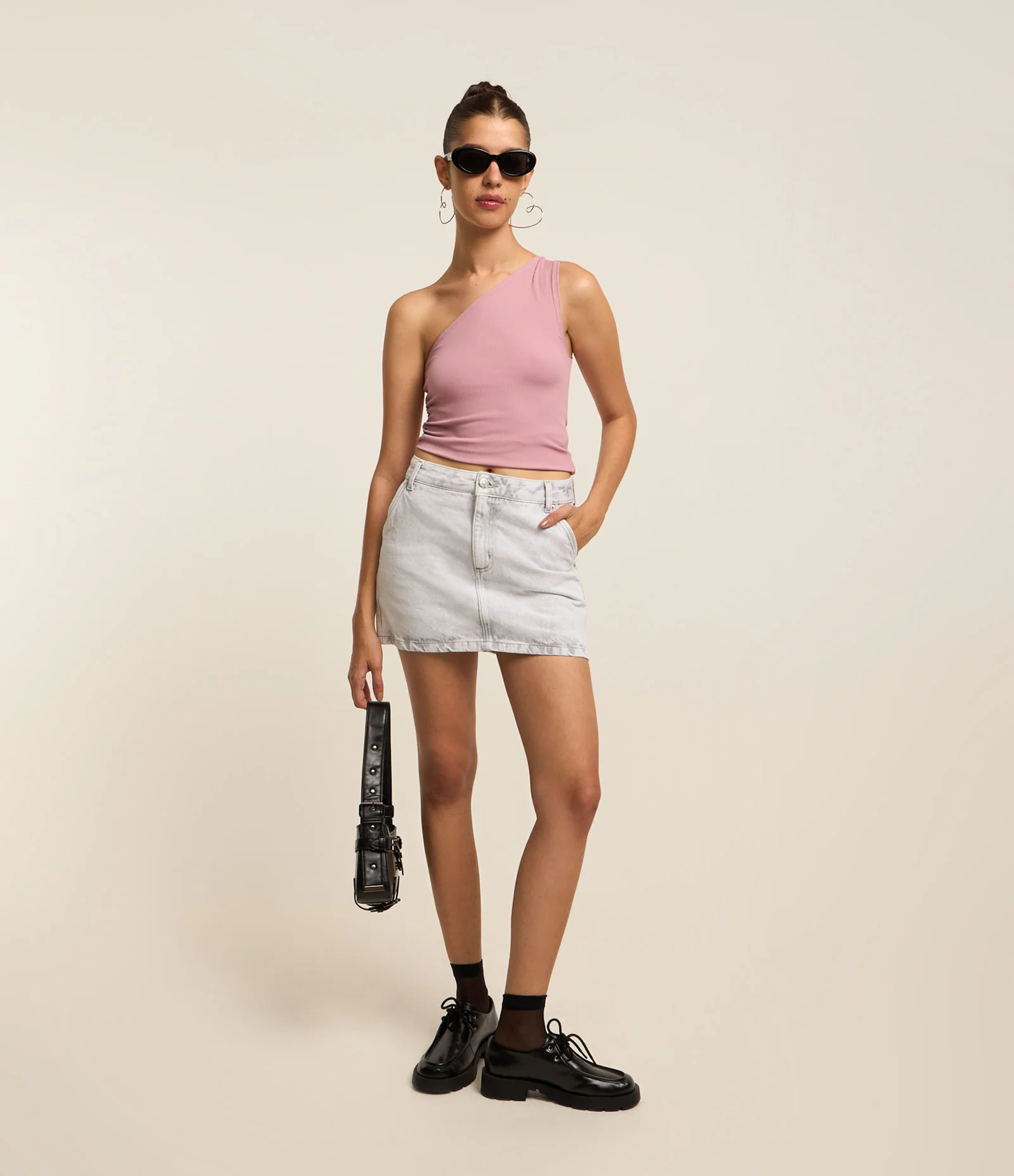 Saia Curta em Jeans com Bolso Faca Cinza 1