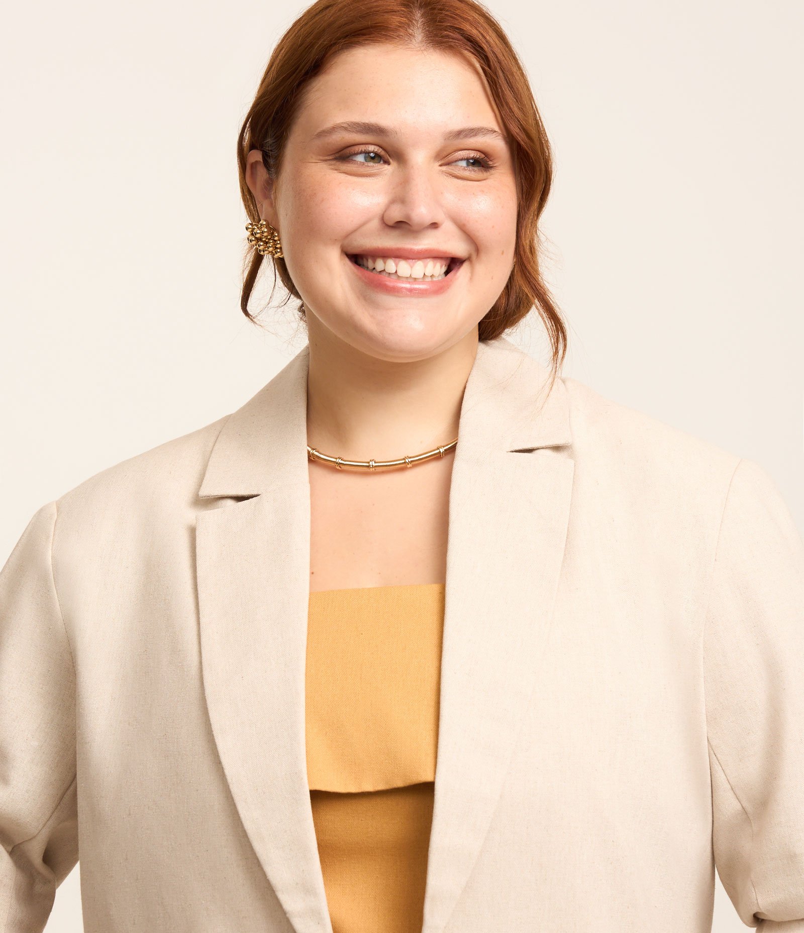 Blazer Alongado com Linho e Bolsos Curve & Plus Size Bege 4