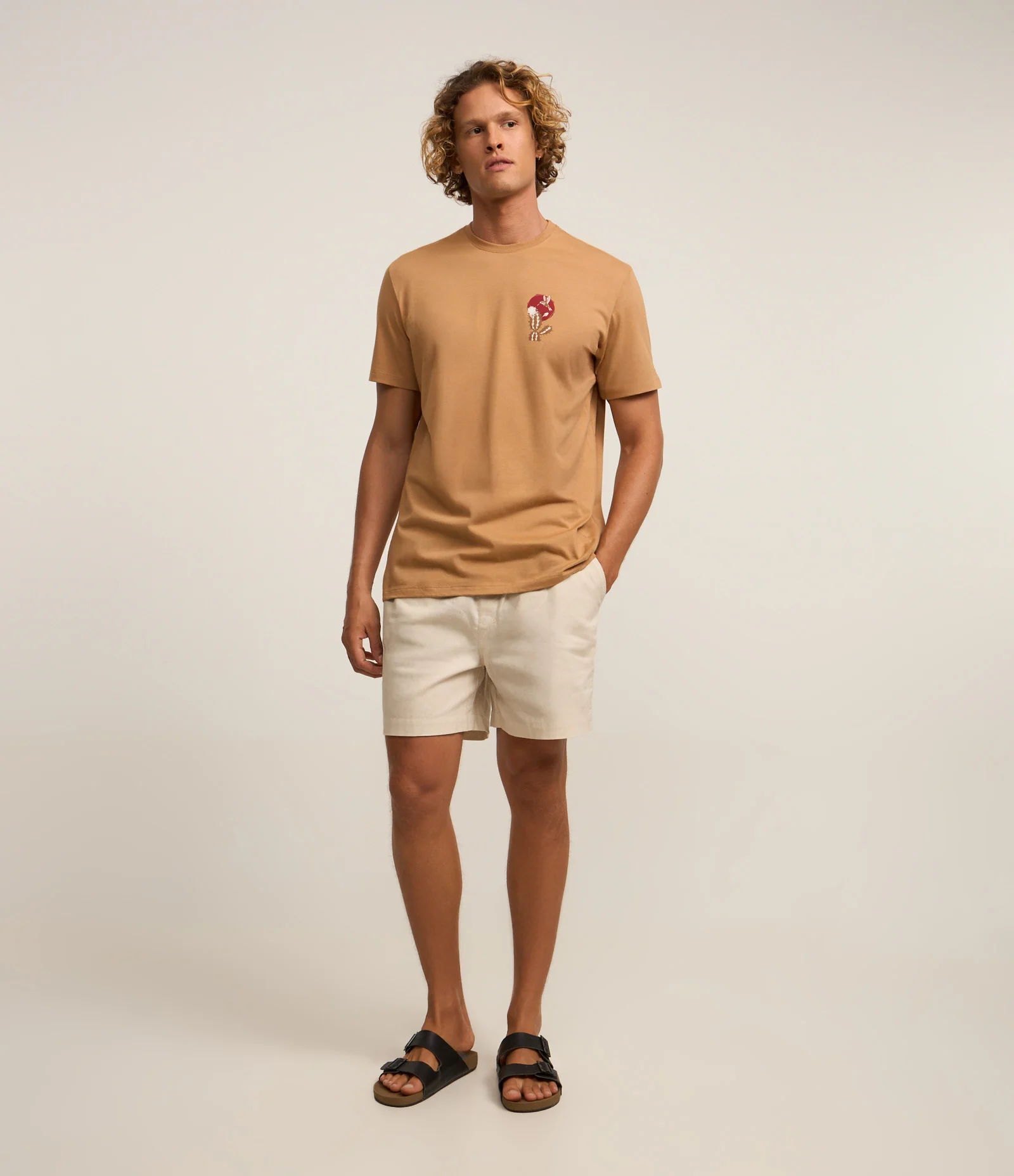 Camiseta em Algodão com Estampa Beija-Flor e Cactos Caramelo 2