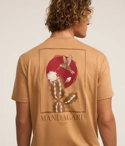 Camiseta em Algodão com Estampa Beija-Flor e Cactos
