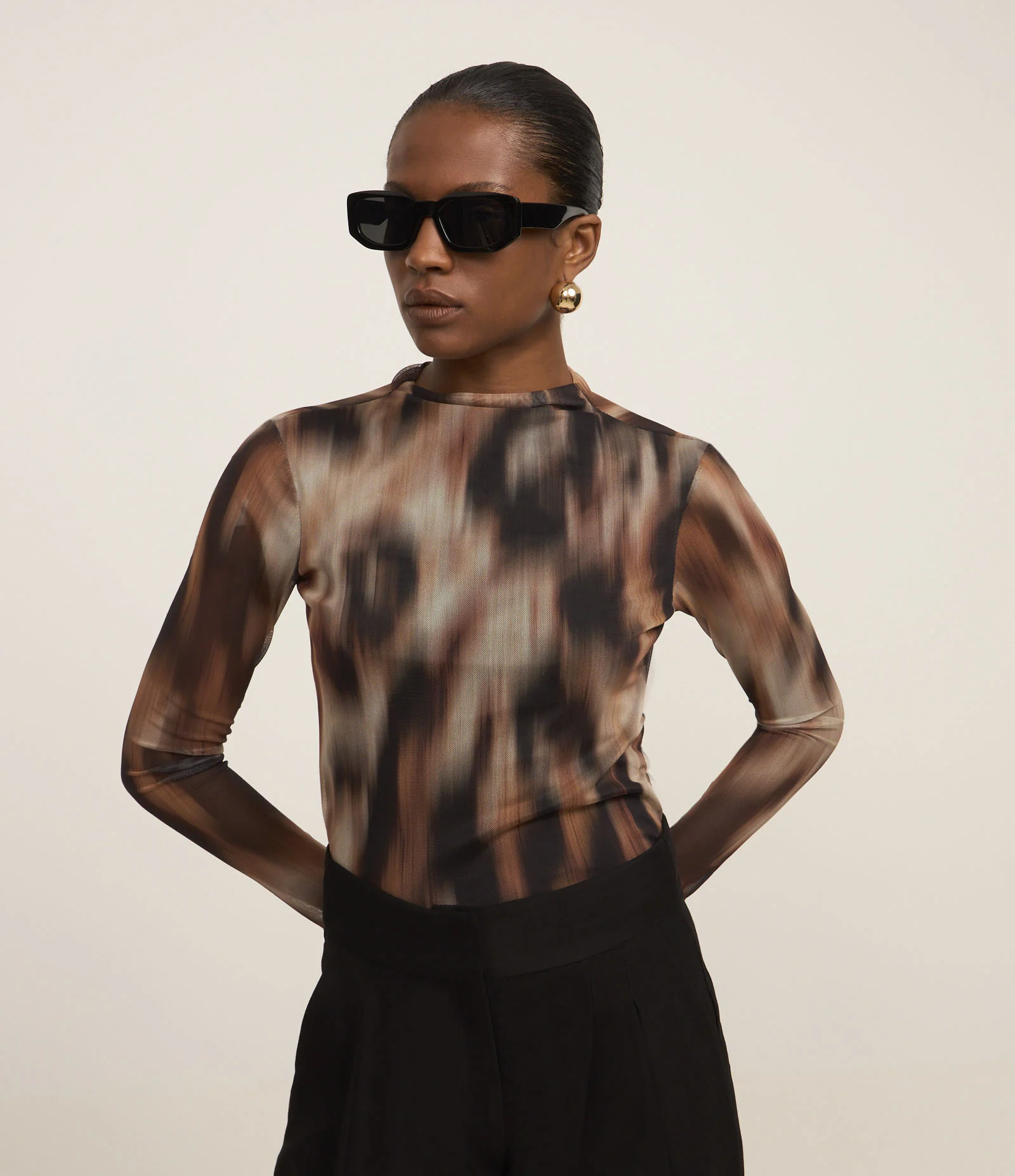 Blusa em Tule com Gola Alta e Estampa Machas Degradê Multicores 1