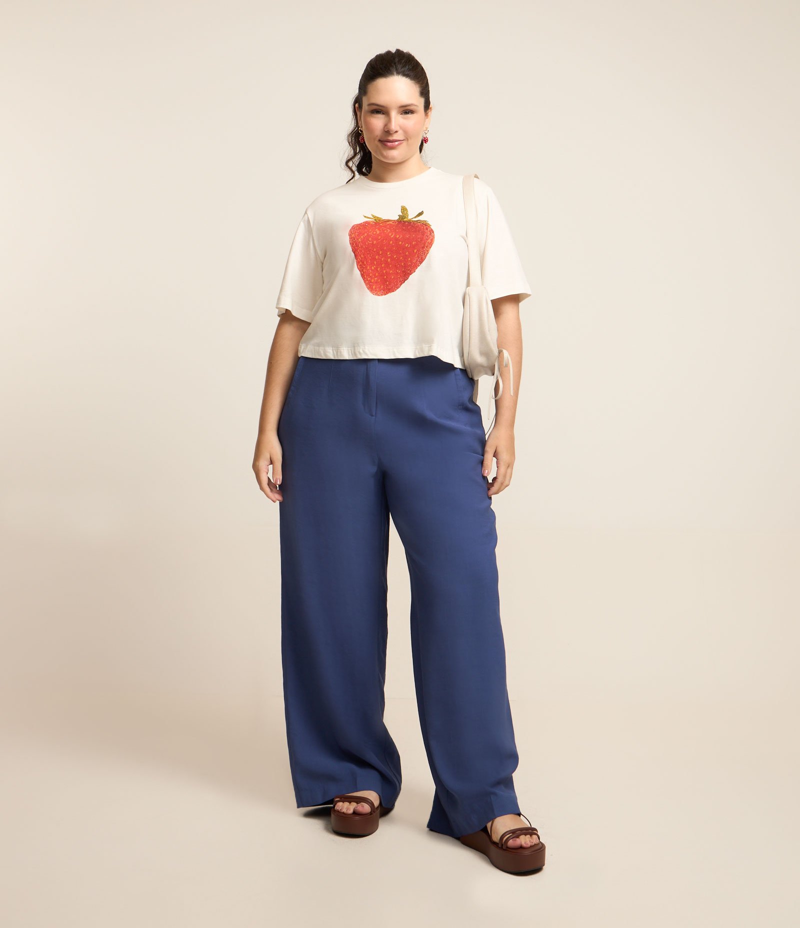 Calça Wide Leg em Crepe com Pregas Curve & Plus Size Azul 1