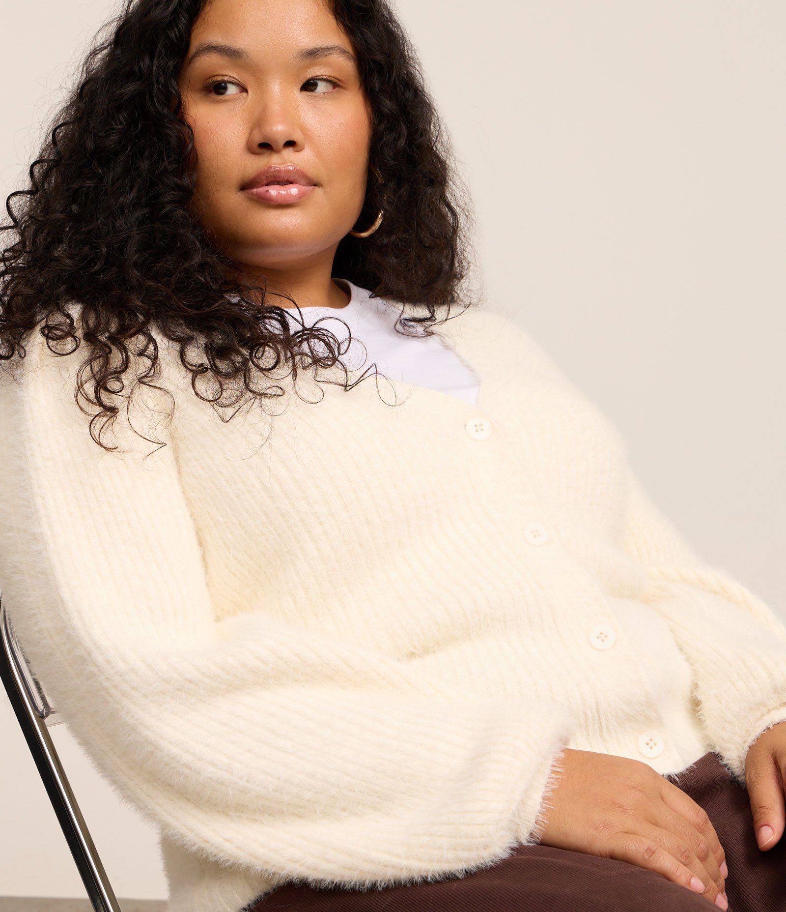 Cardigan Alongado Tricô Pesado Peludinho Curve & Plus Size Off White 3