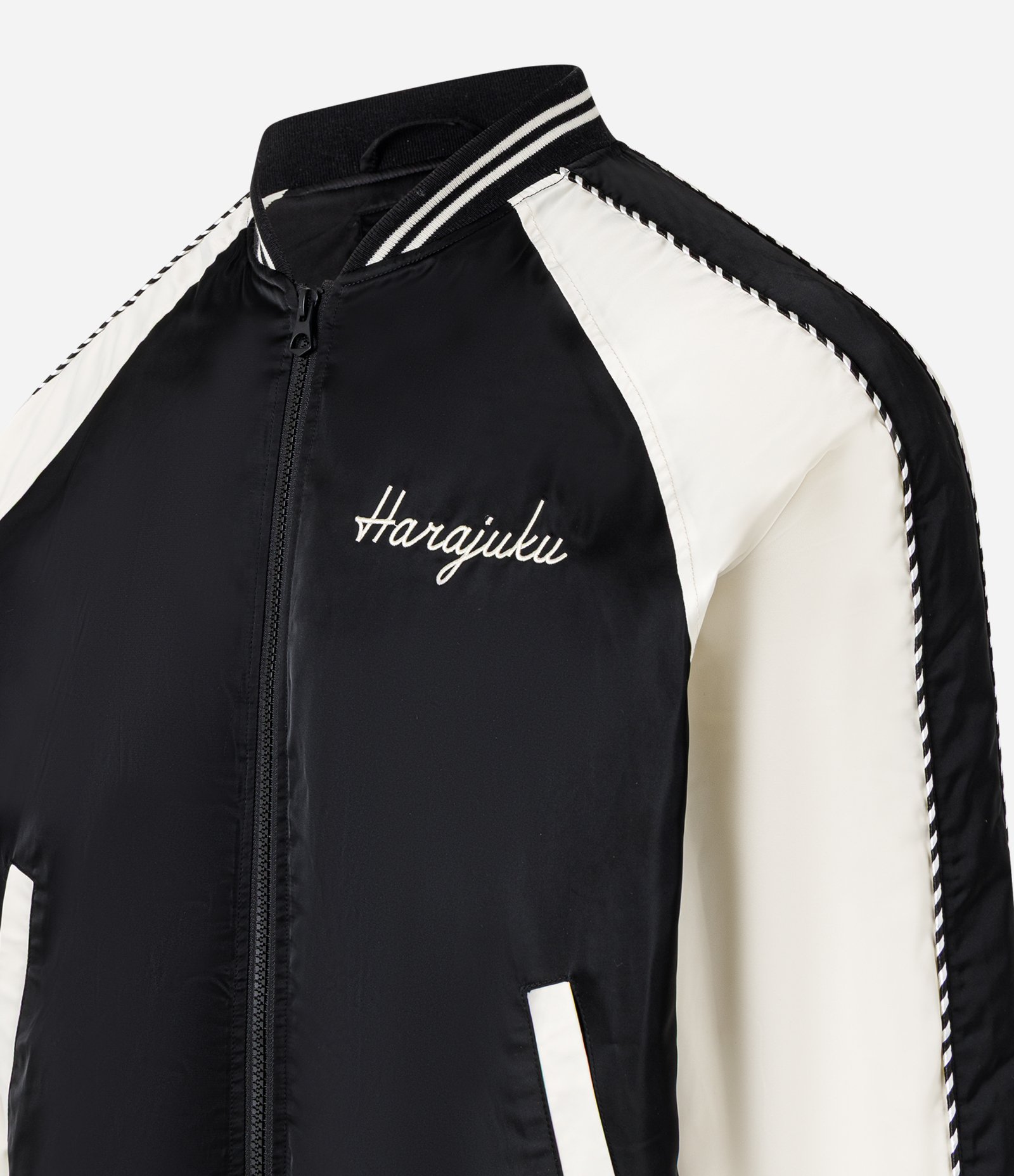 Jaqueta Boxy com Detalhes Contrastantes e Bordados de Carpas Orientais Preto/Branco 8