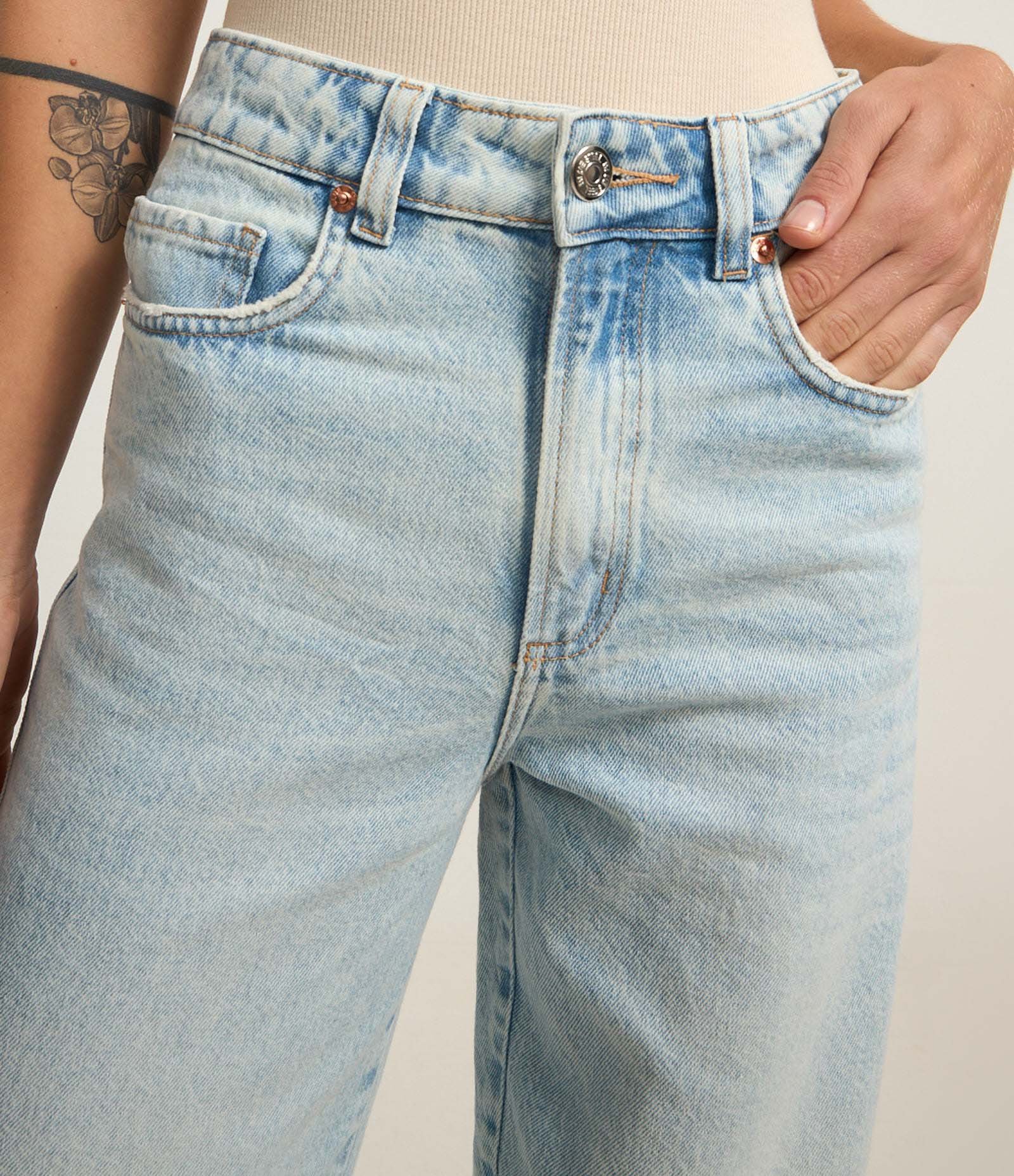Calça Baggy em Jeans com Lateral Deslocada Azul 4