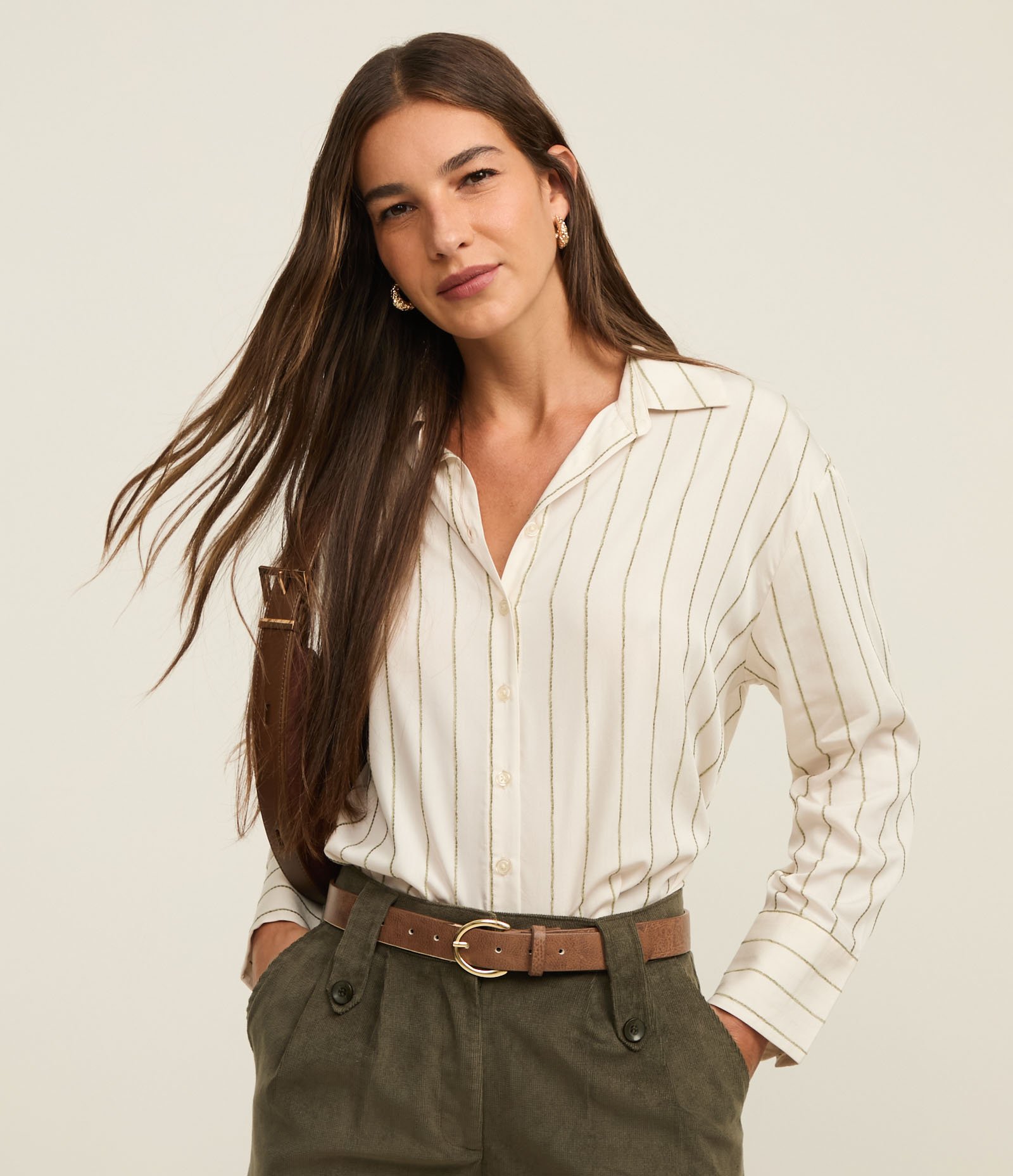 Camisa Listrada em Cupro com Punho Largo Branco 1