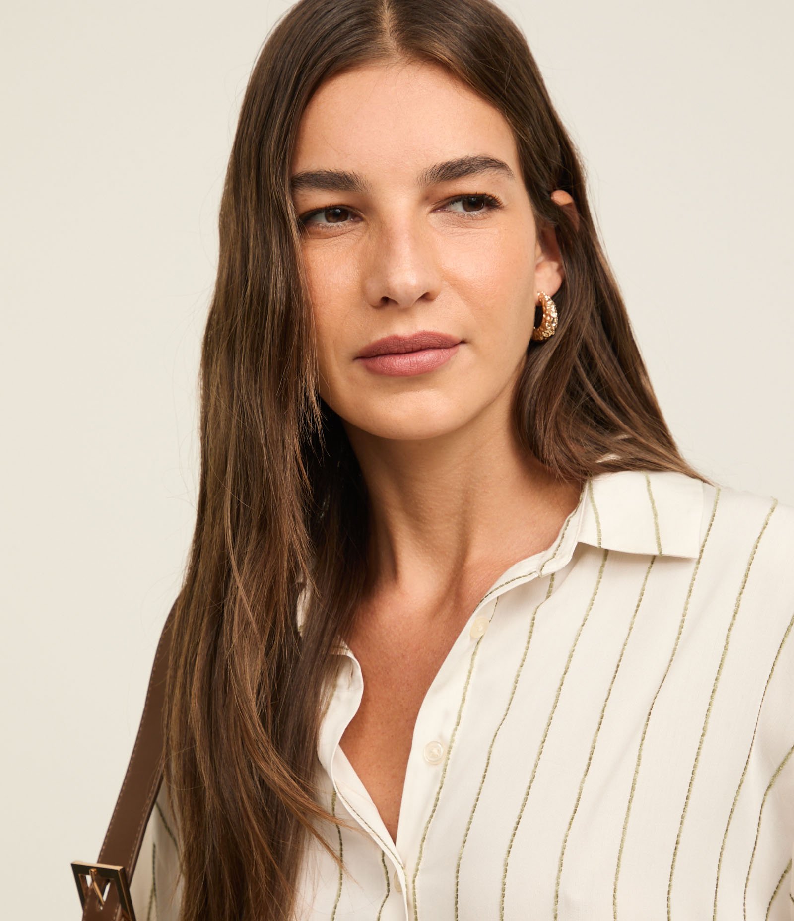 Camisa Listrada em Cupro com Punho Largo Branco 4
