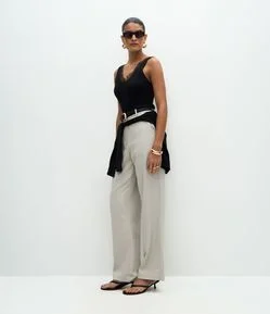Calça Reta Alfaiatada com Bolsos Laterais