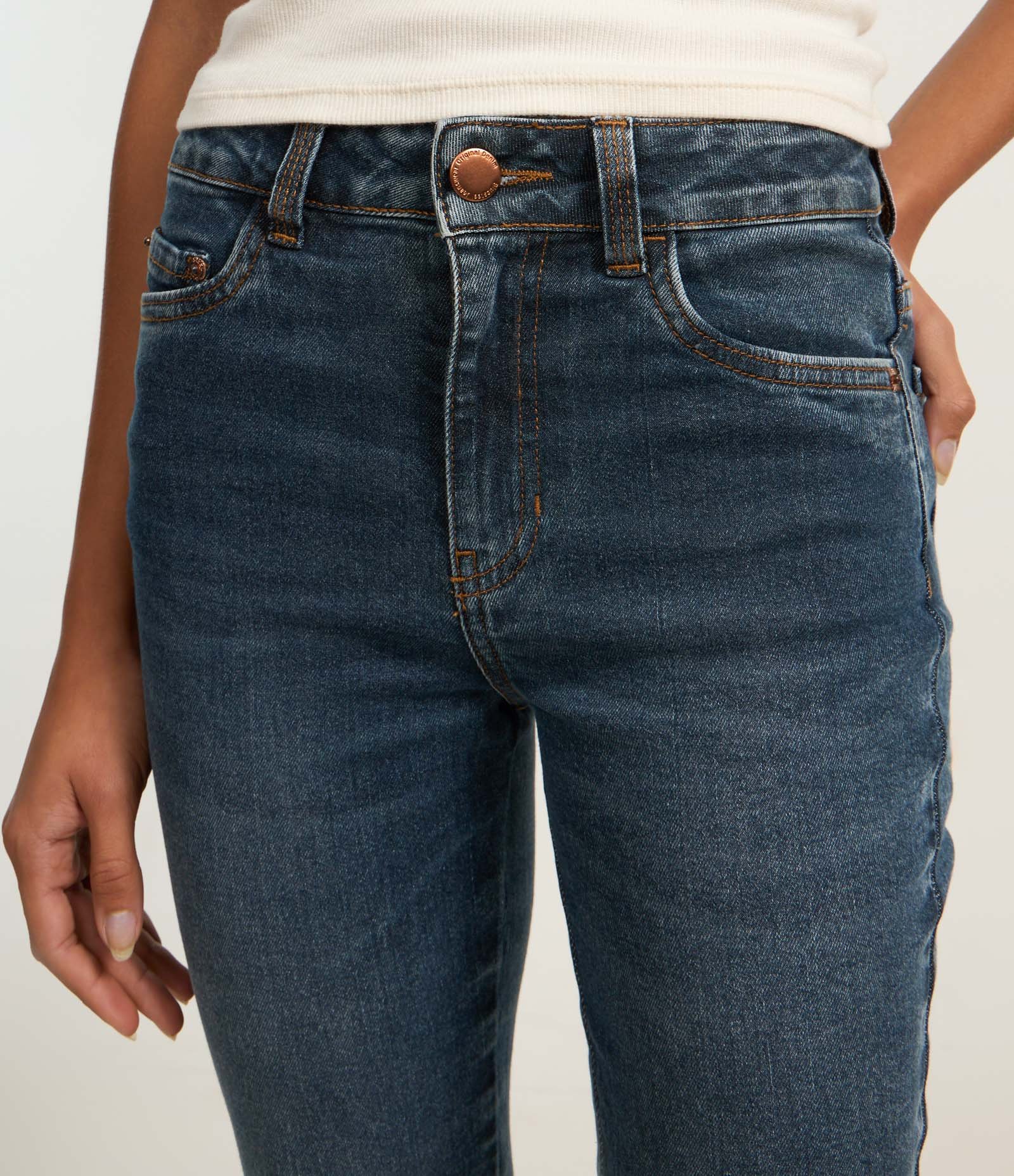 Calça Bootcut em Jeans com Cintura Alta e Fenda na Barra Azul Escuro 4