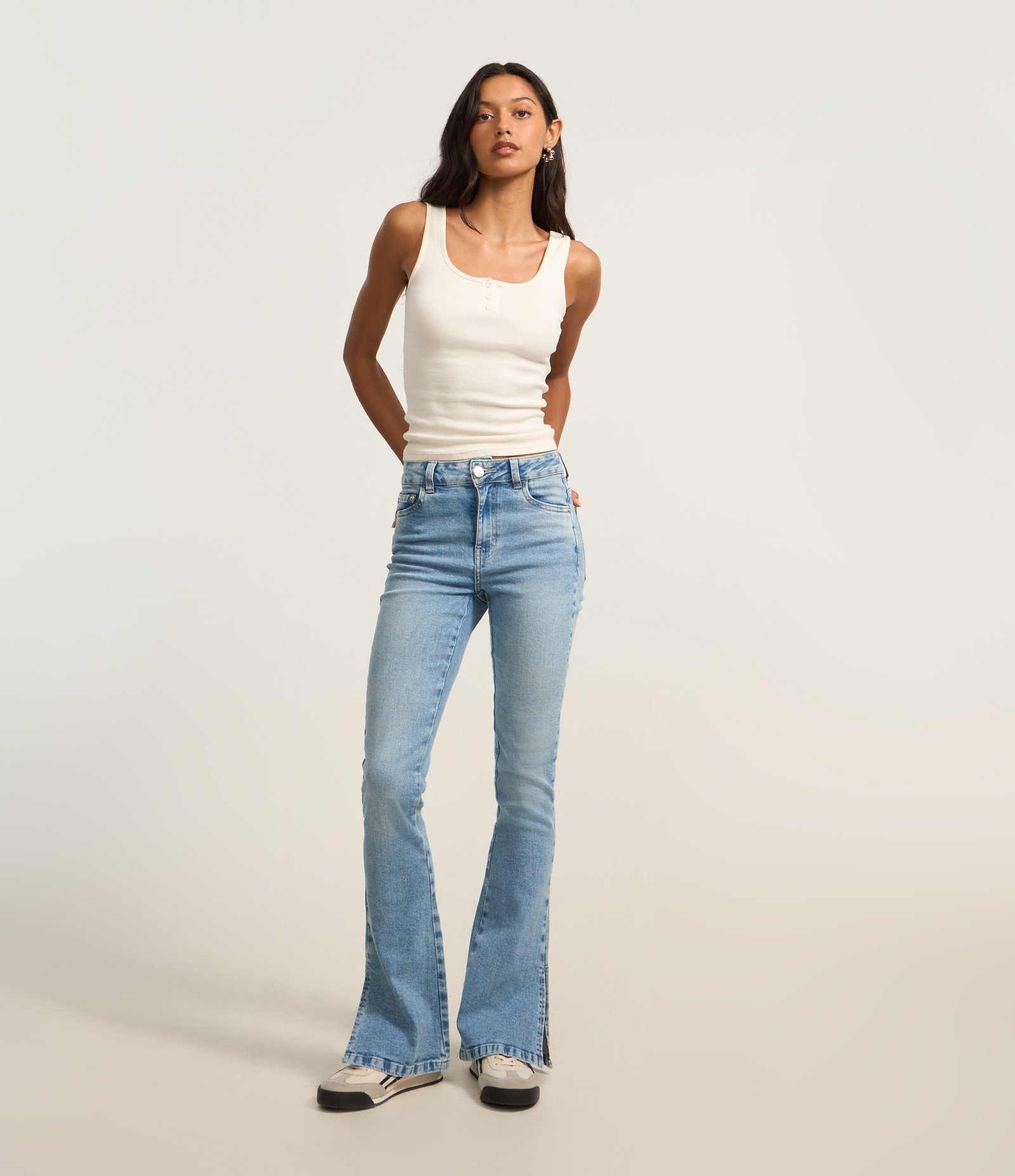 Calça Bootcut em Jeans com Cintura Alta e Abertura Lateral na Barra Azul 1