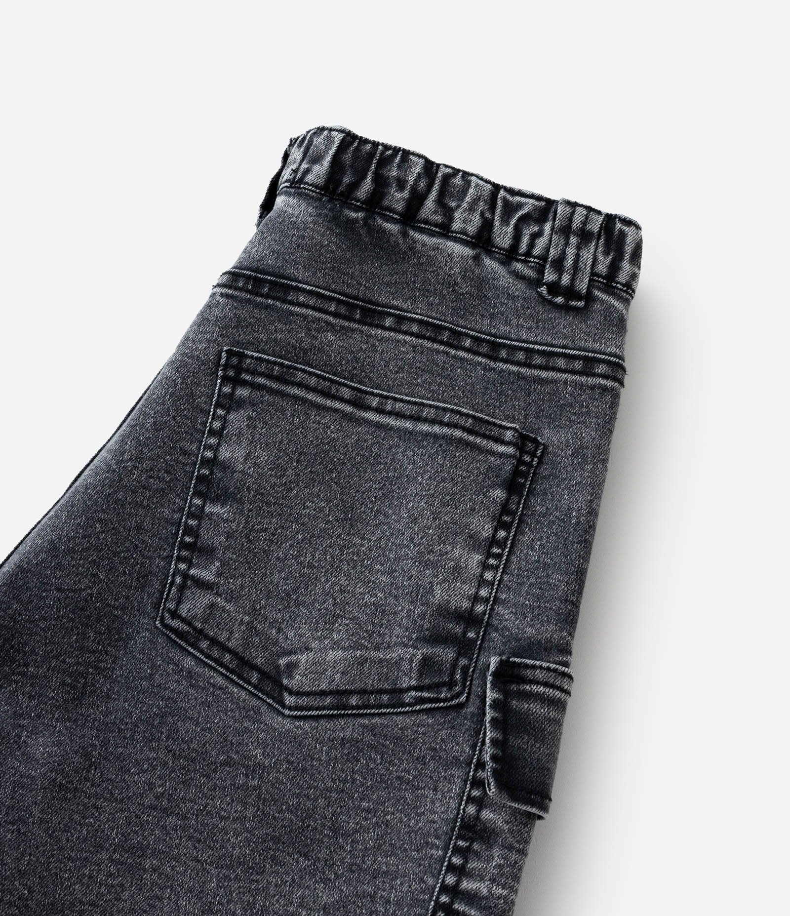 Bermuda Infantil em Jeans com Bolsos Cargo - Tam 5 a 14 Anos Cinza 3