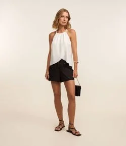 Short em Crepe com Zíper de Metal e Bolsos Aplicados