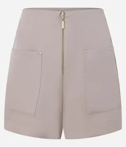 Short em Crepe com Zíper de Metal e Bolsos Aplicados