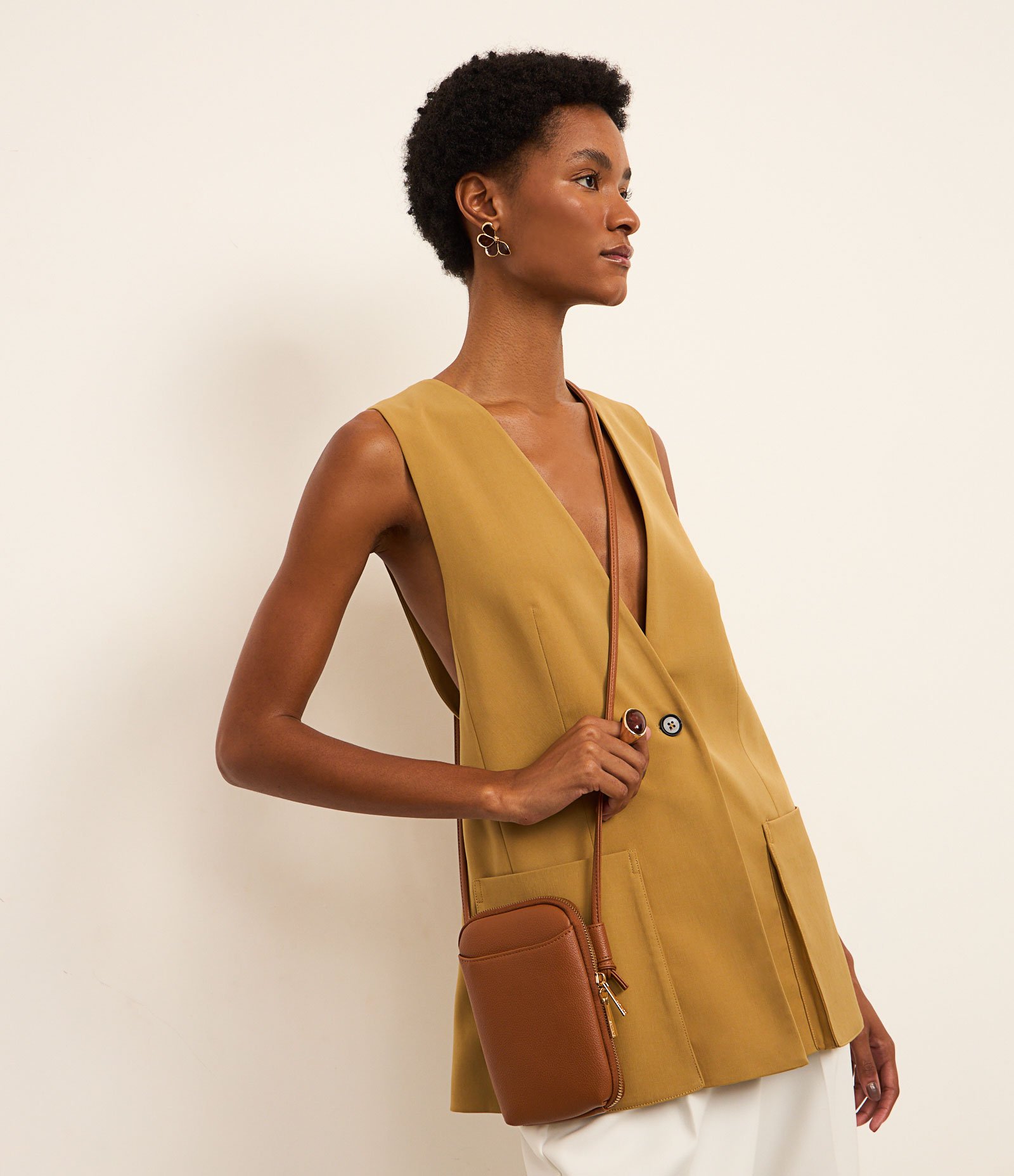 Bolsa Porta Celular com Bolsinho Frontal Marrom 1