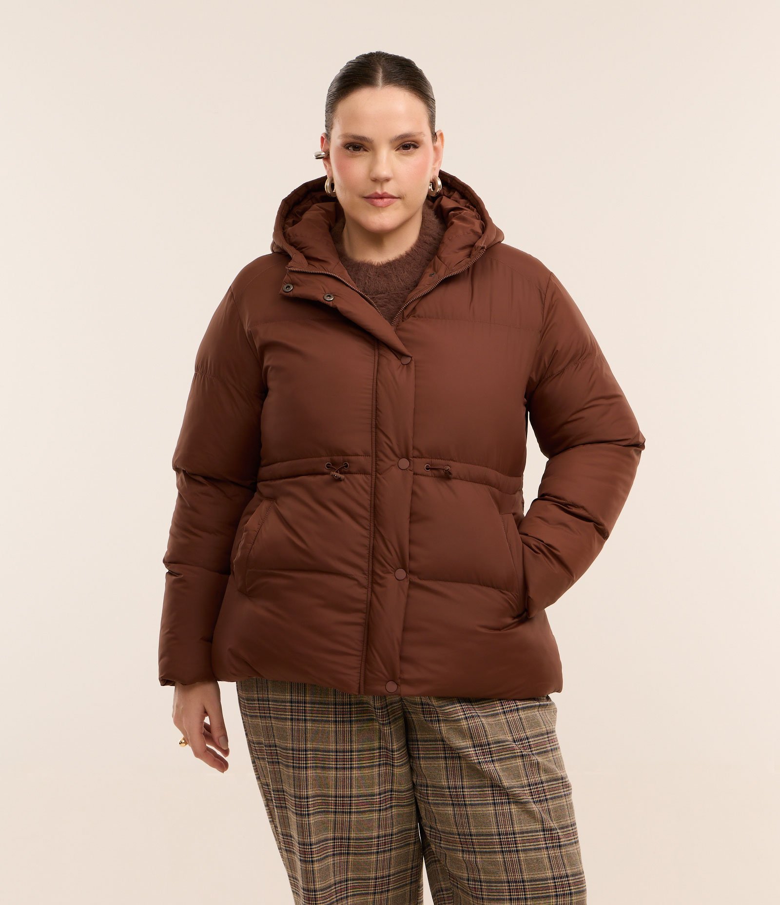 Casaco Puffer com Capuz Cintura Ajustável Curve & Plus Size Marrom 2