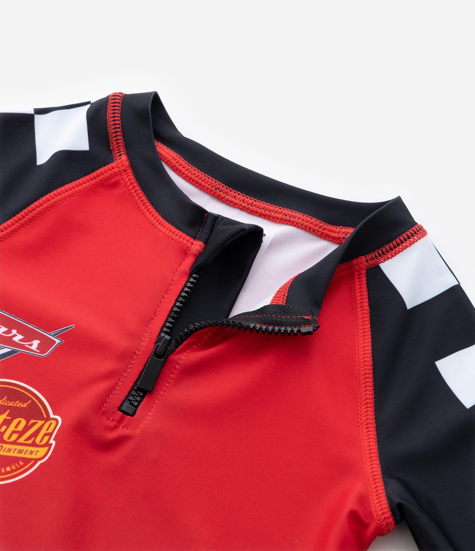 Conjunto Infantil com Proteção UV e Estampa Carros- Tam 1 a 4 Anos Vemelho/Preto/Branco 4