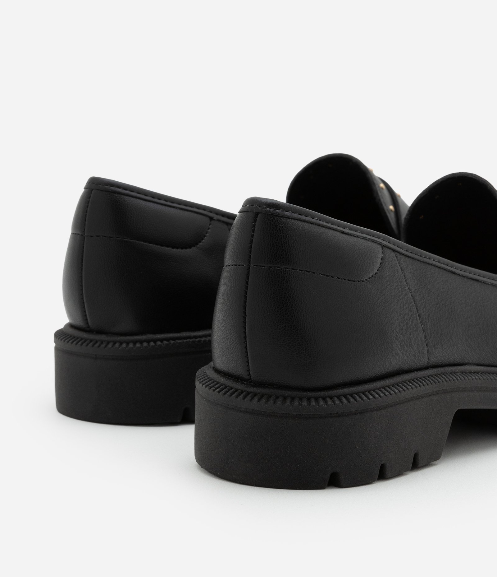 Sapato Mocassim com Aplicação de Cravinhos Preto 3