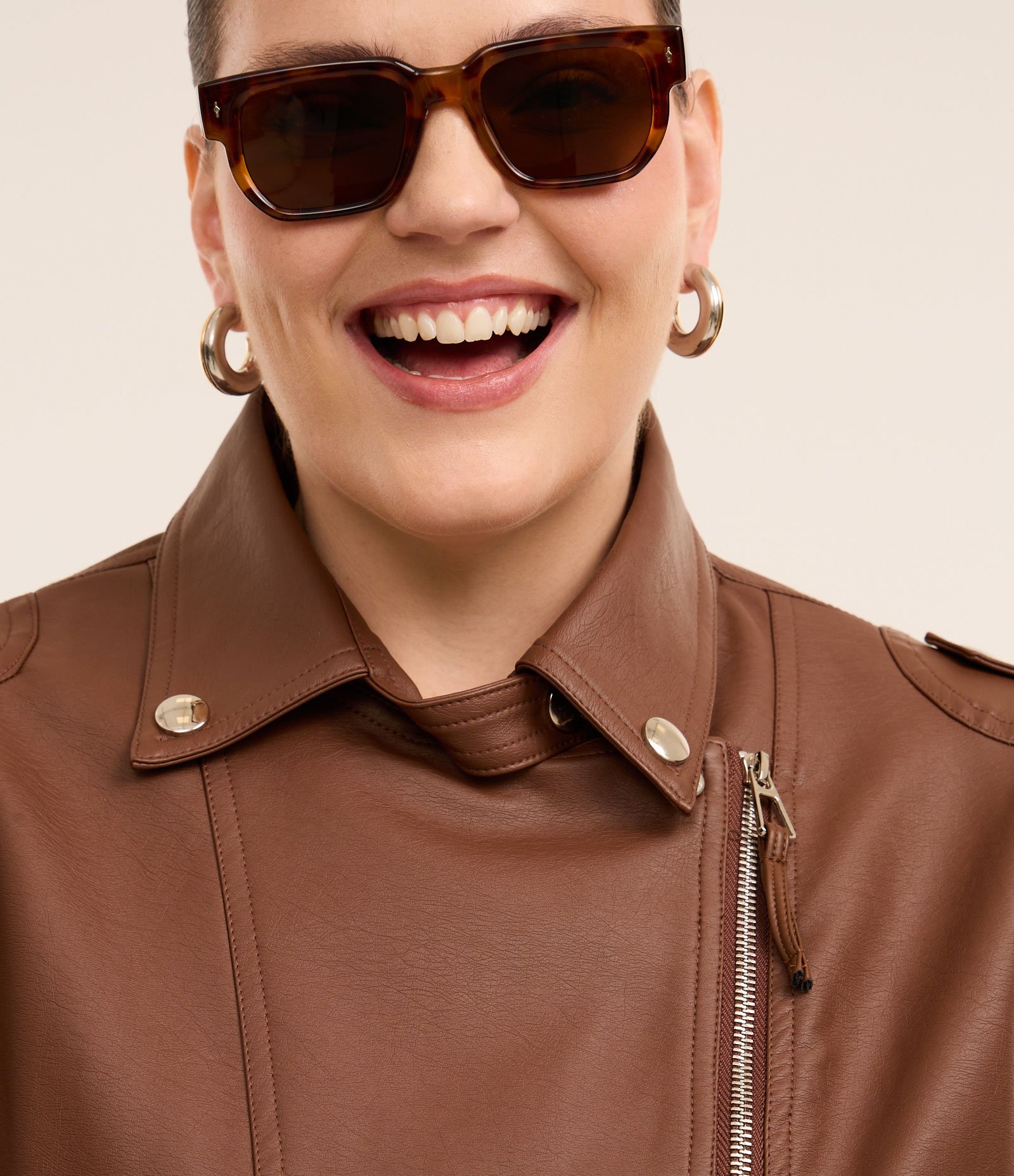 Jaqueta em PU com Botões e Zíper Curve & Plus Size Marrom 4