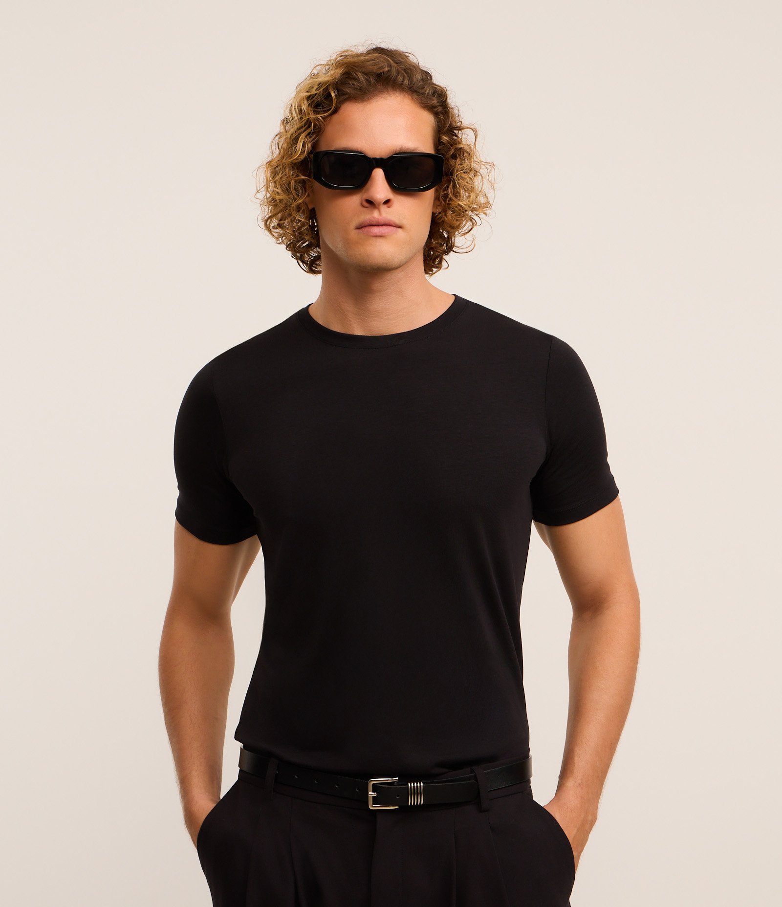 Camiseta Slim Básica em Algodão Preto 1