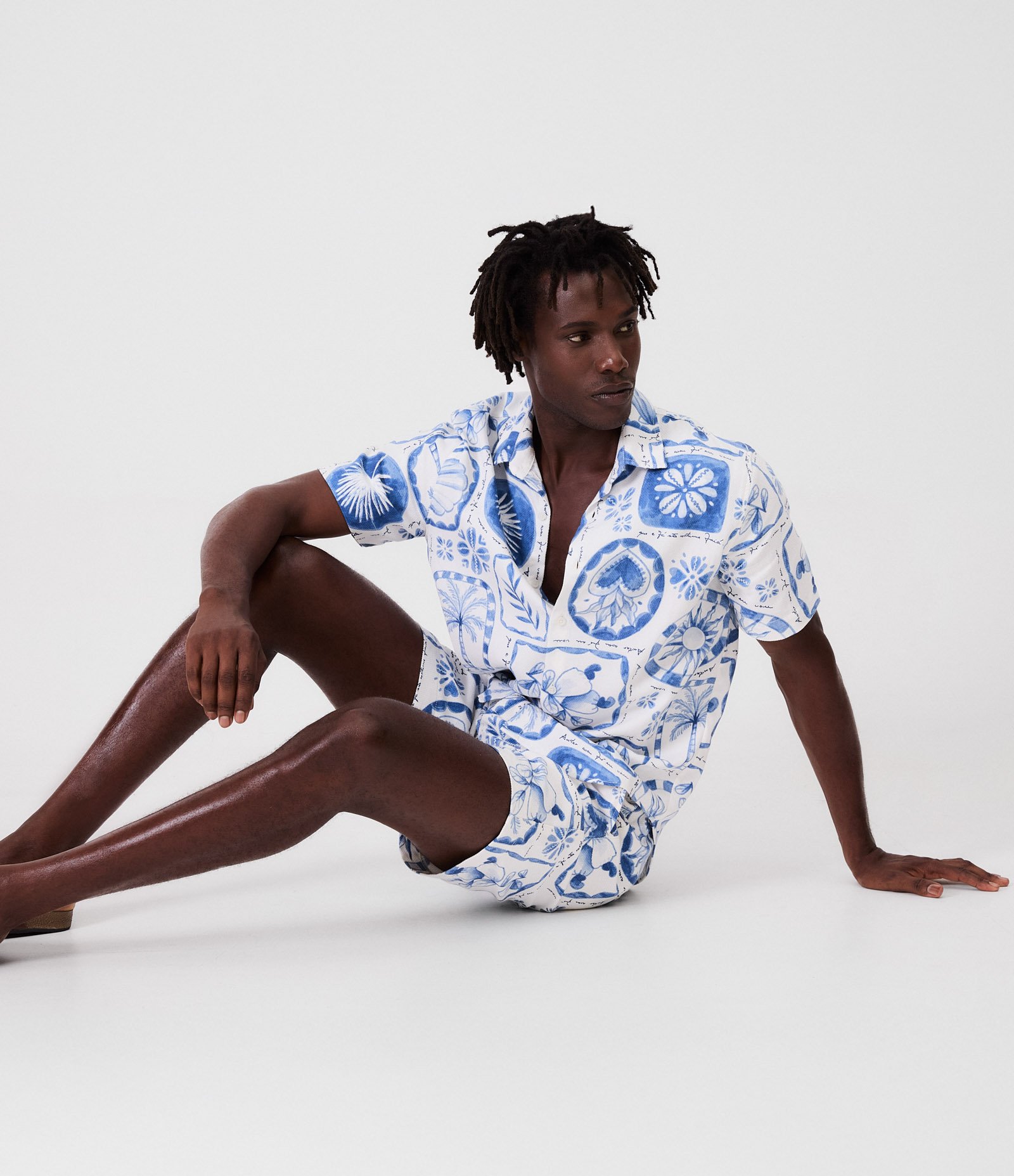 Camisa Comfort Texturizada com Estampa Andar com Fé Gilberto Gil Branco 1