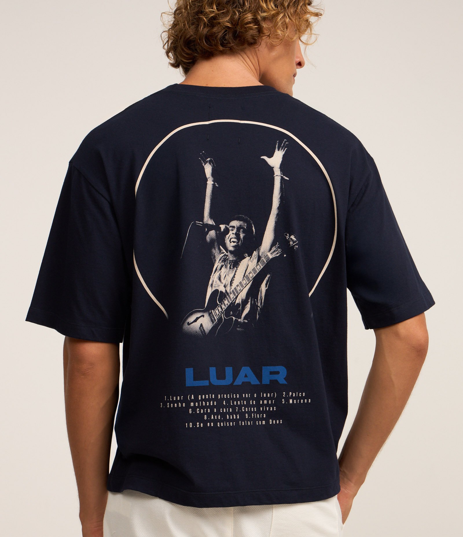 Camiseta Boxy em Algodão com Estampa Luar Gilberto Gil Azul Marinho 3
