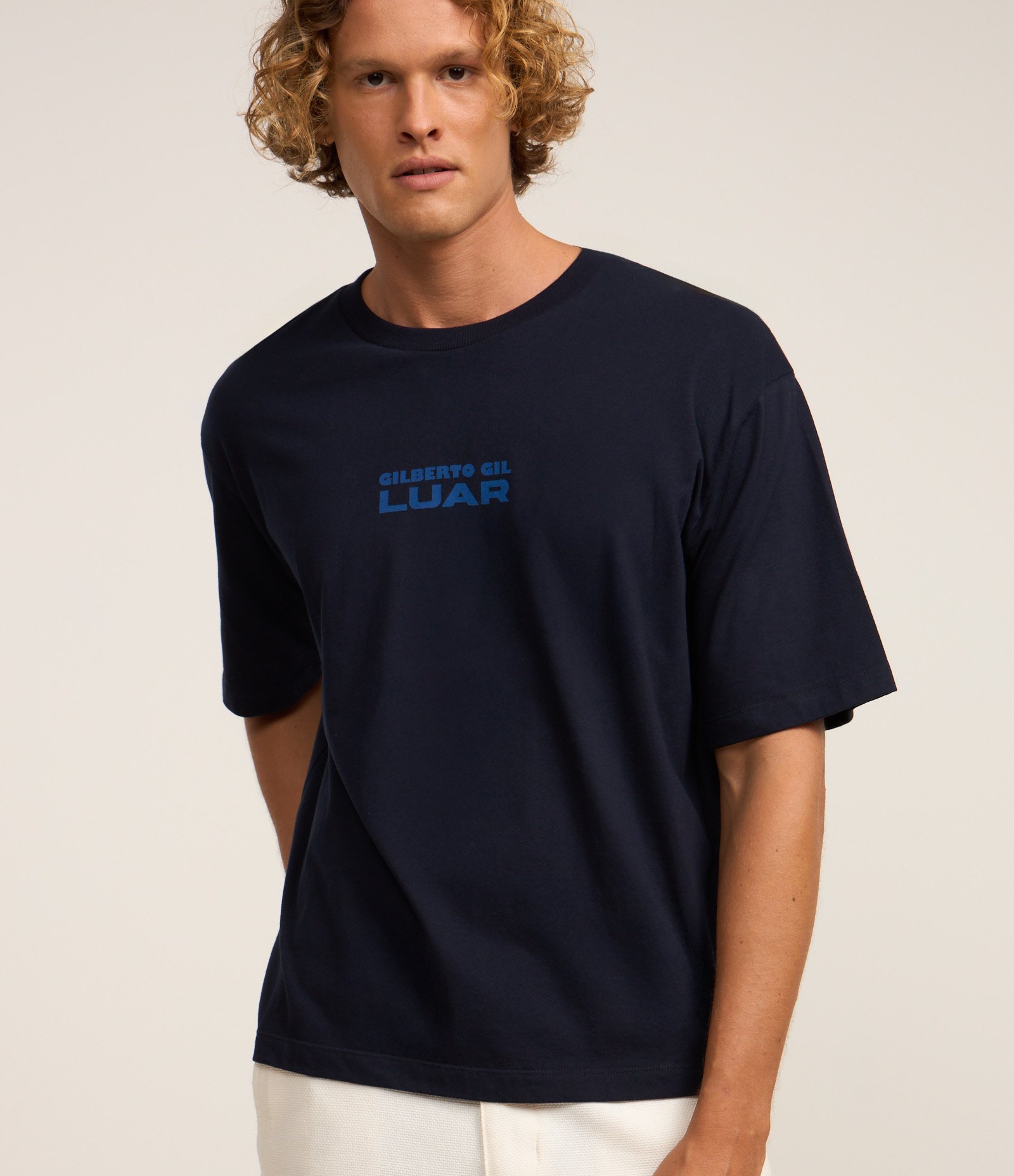 Camiseta Boxy em Algodão com Estampa Luar Gilberto Gil Azul Marinho 4