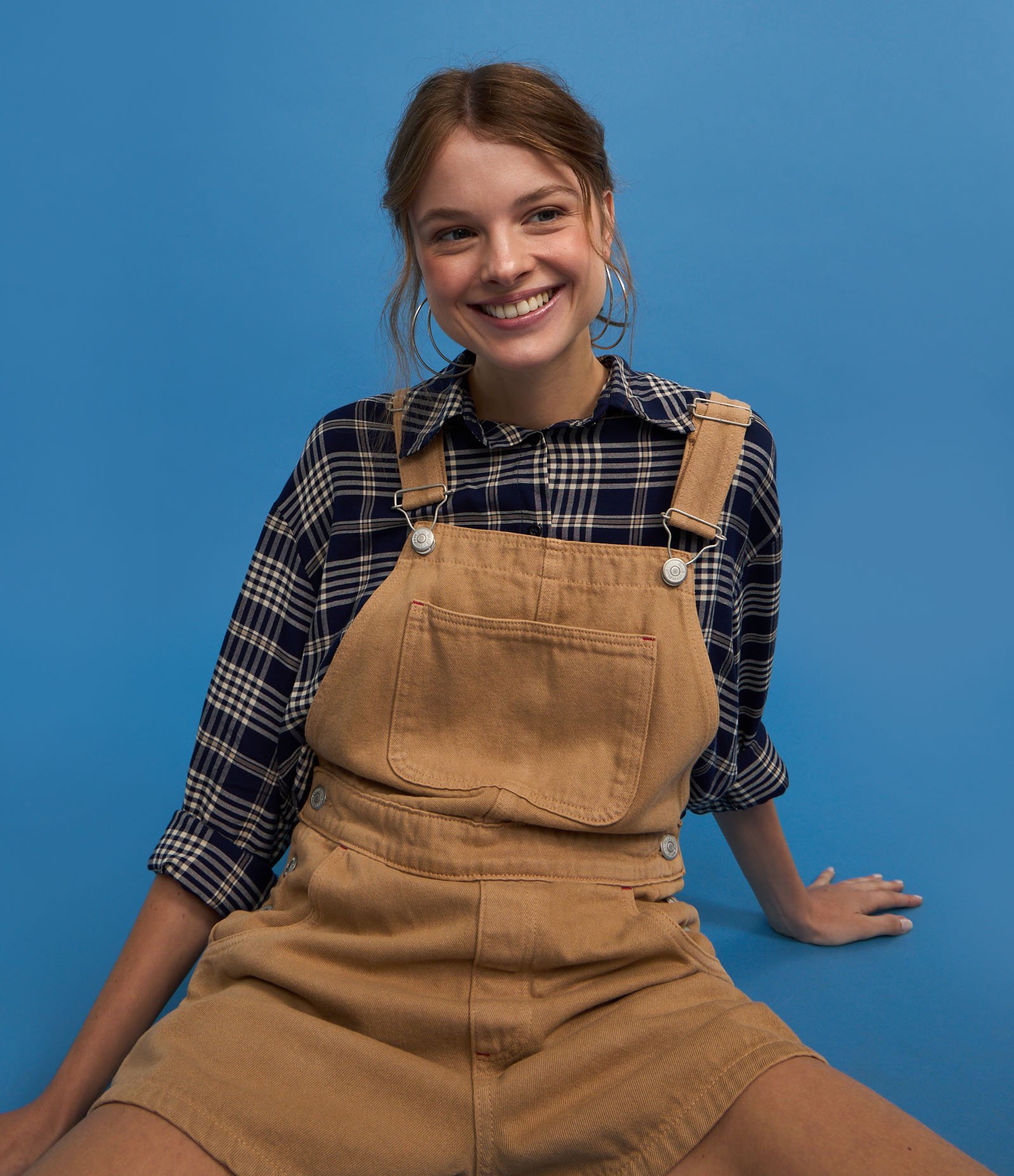 Macaquinho em Sarja com Bolso Frontal e Botões na Lateral Bege 4