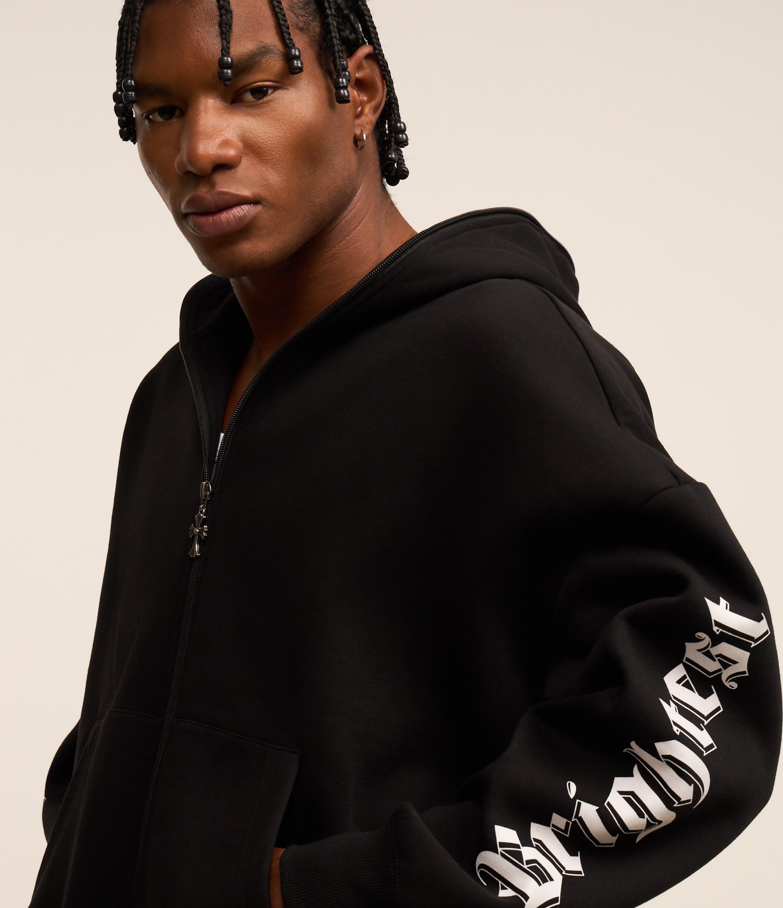 Casaco Boxy com Estampa Lettering e Zíper Pingente de Cruz Preto 7