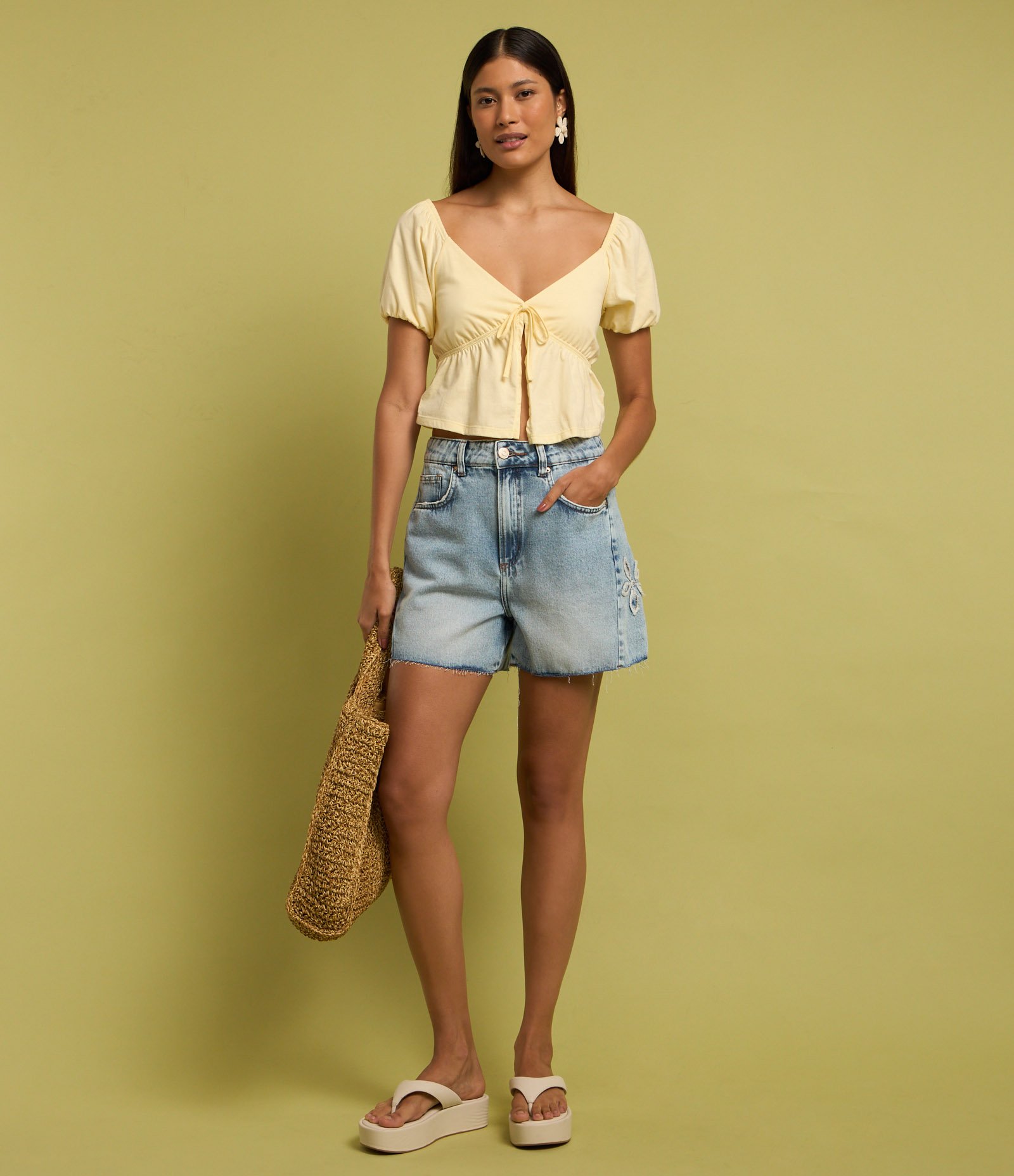 Short Slim em Jeans com Bordado de Flores Lateral Azul 6