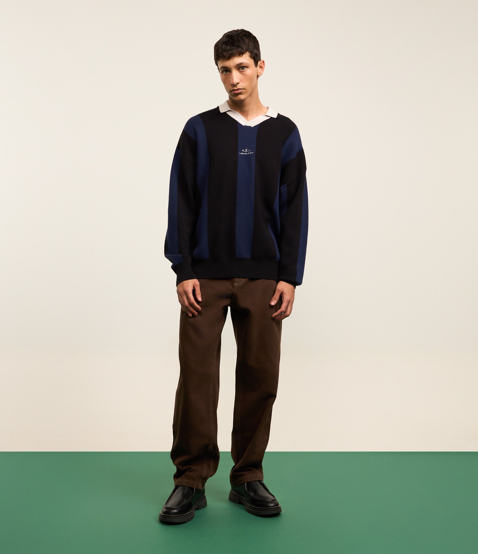 Suéter em Tricô com Gola Polo e Bordado Localizado Preto/Azul 2