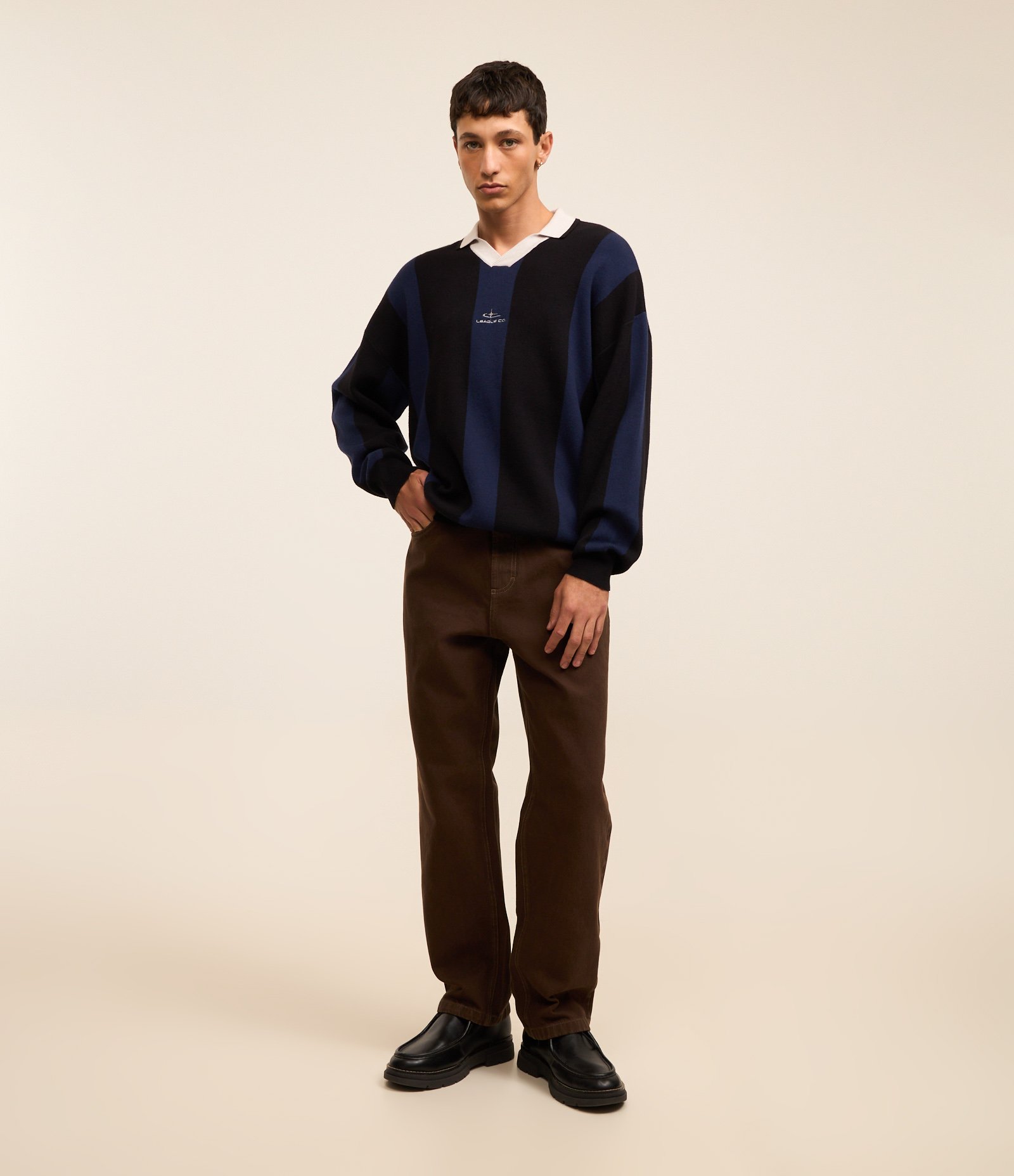 Suéter em Tricô com Gola Polo e Bordado Localizado Preto/Azul 5