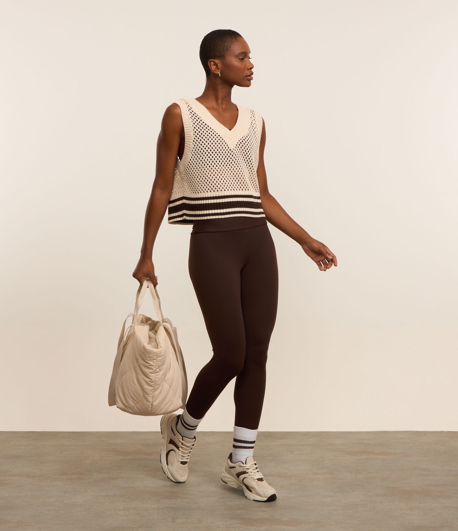 Colete Esportivo com Textura Furadinha em Tricô e Barra Listrada Off White 2