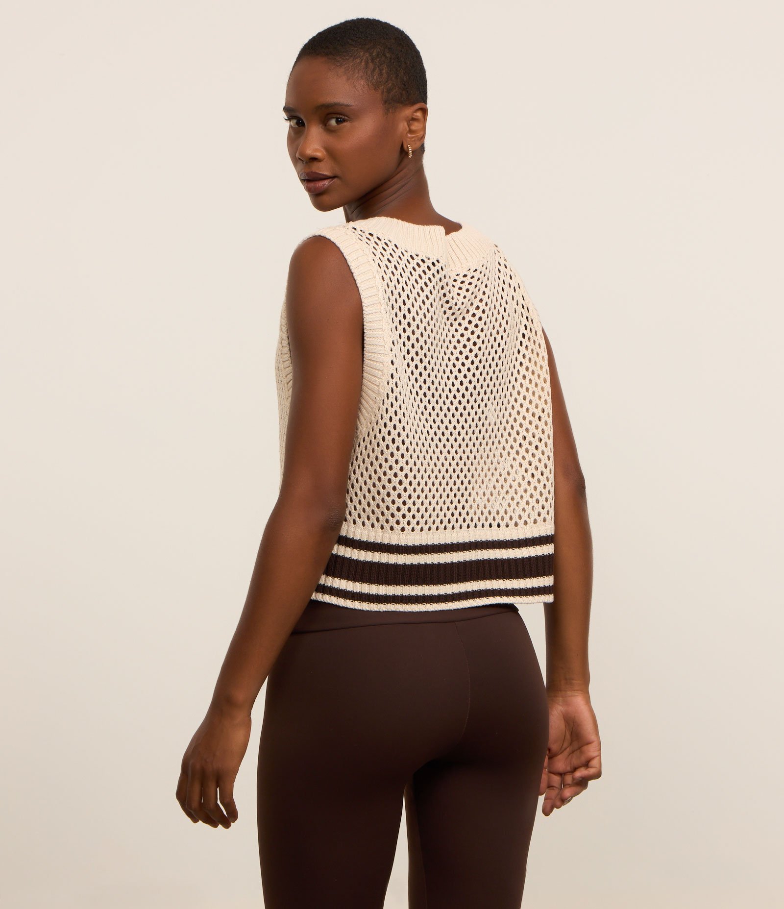 Colete Esportivo com Textura Furadinha em Tricô e Barra Listrada Off White 3