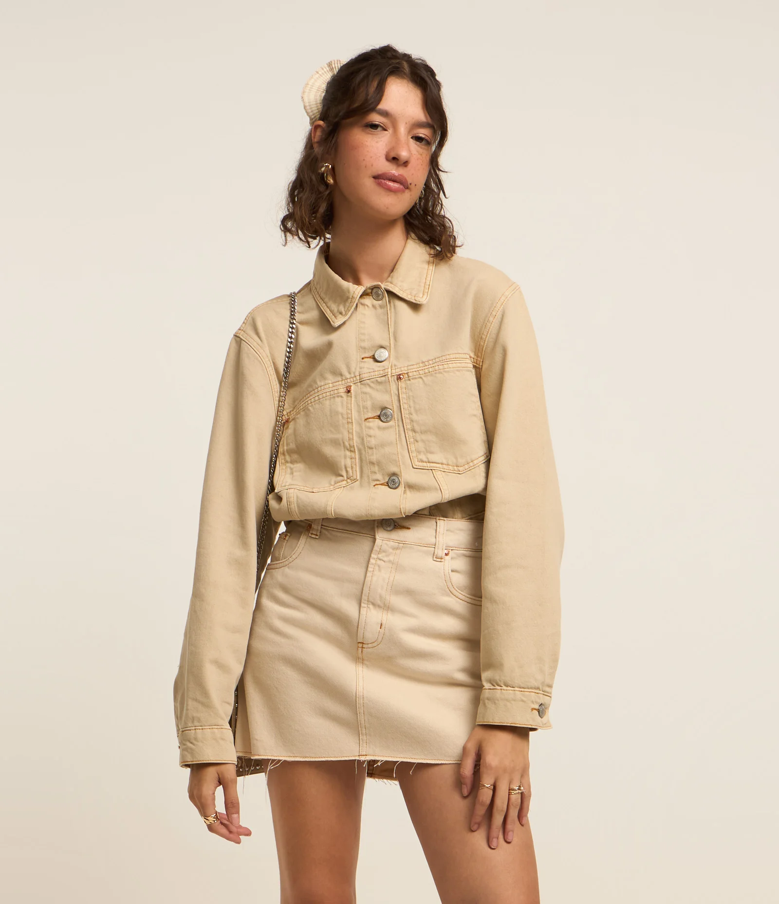 Jaqueta Regular em Sarja com Bolso e Recortes Bege 1