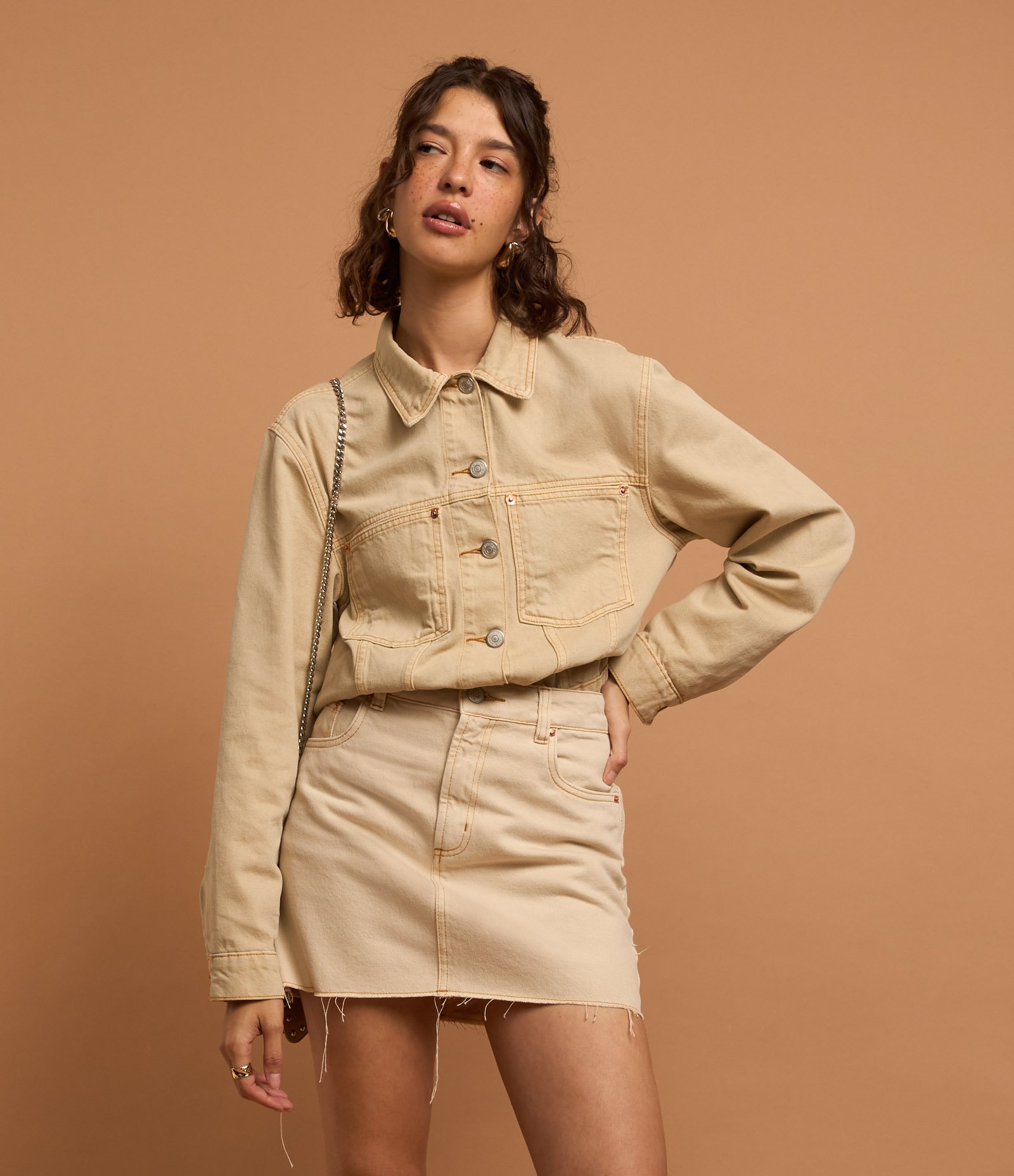 Jaqueta Regular em Sarja com Bolso e Recortes Bege 4