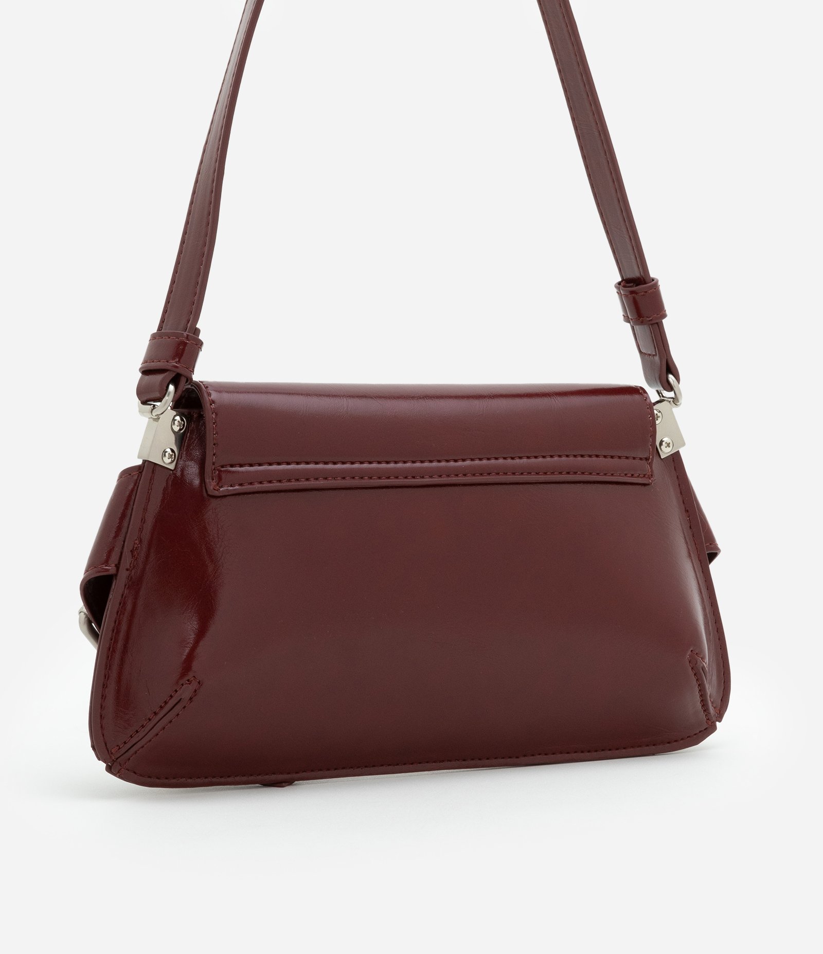 Bolsa Baguete Pequena com Detalhes de Fivelas Vermelho Vinho 4