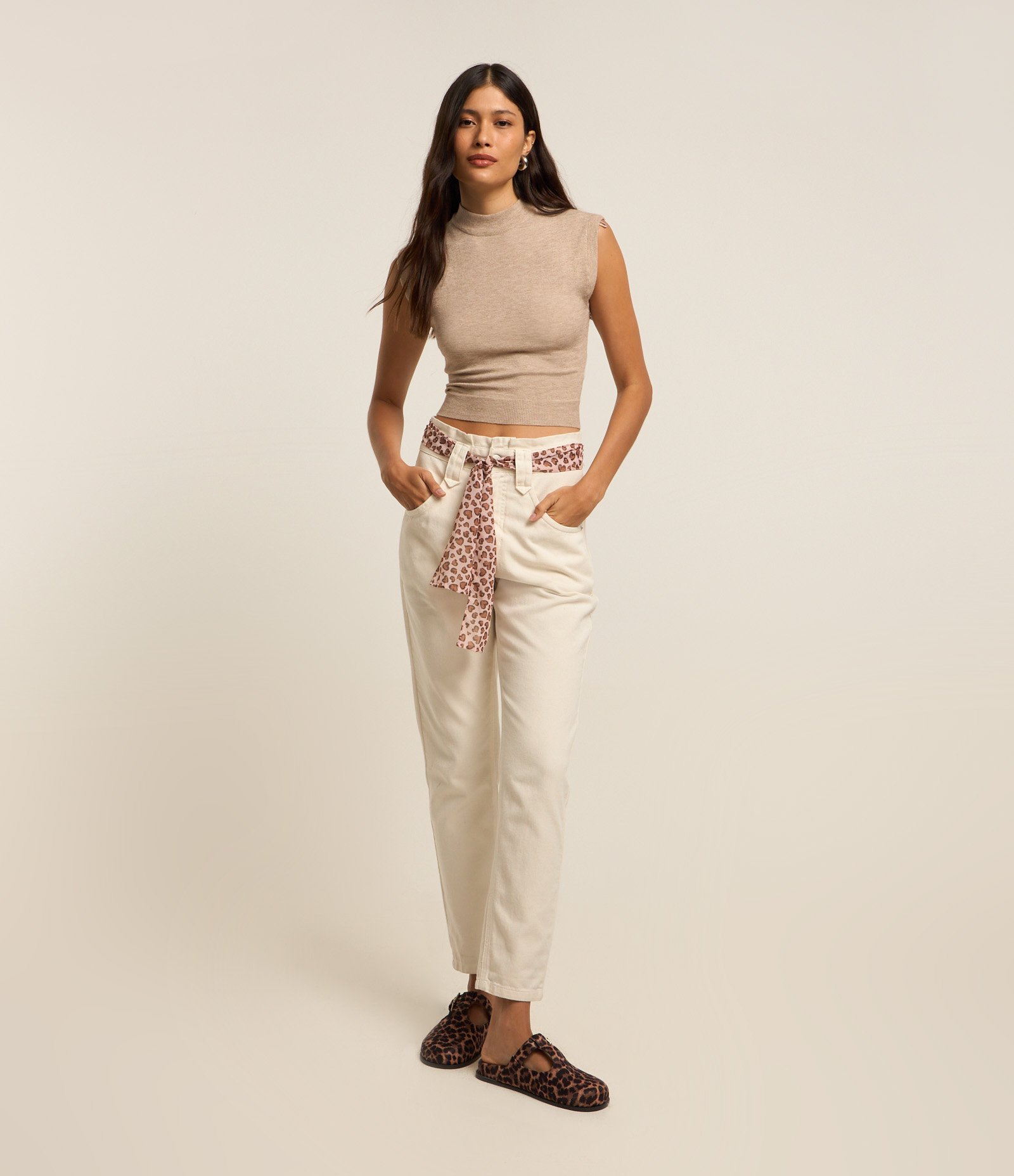 Calça Mom em Jeans com Lenço Estampado Animal Print Branco 1
