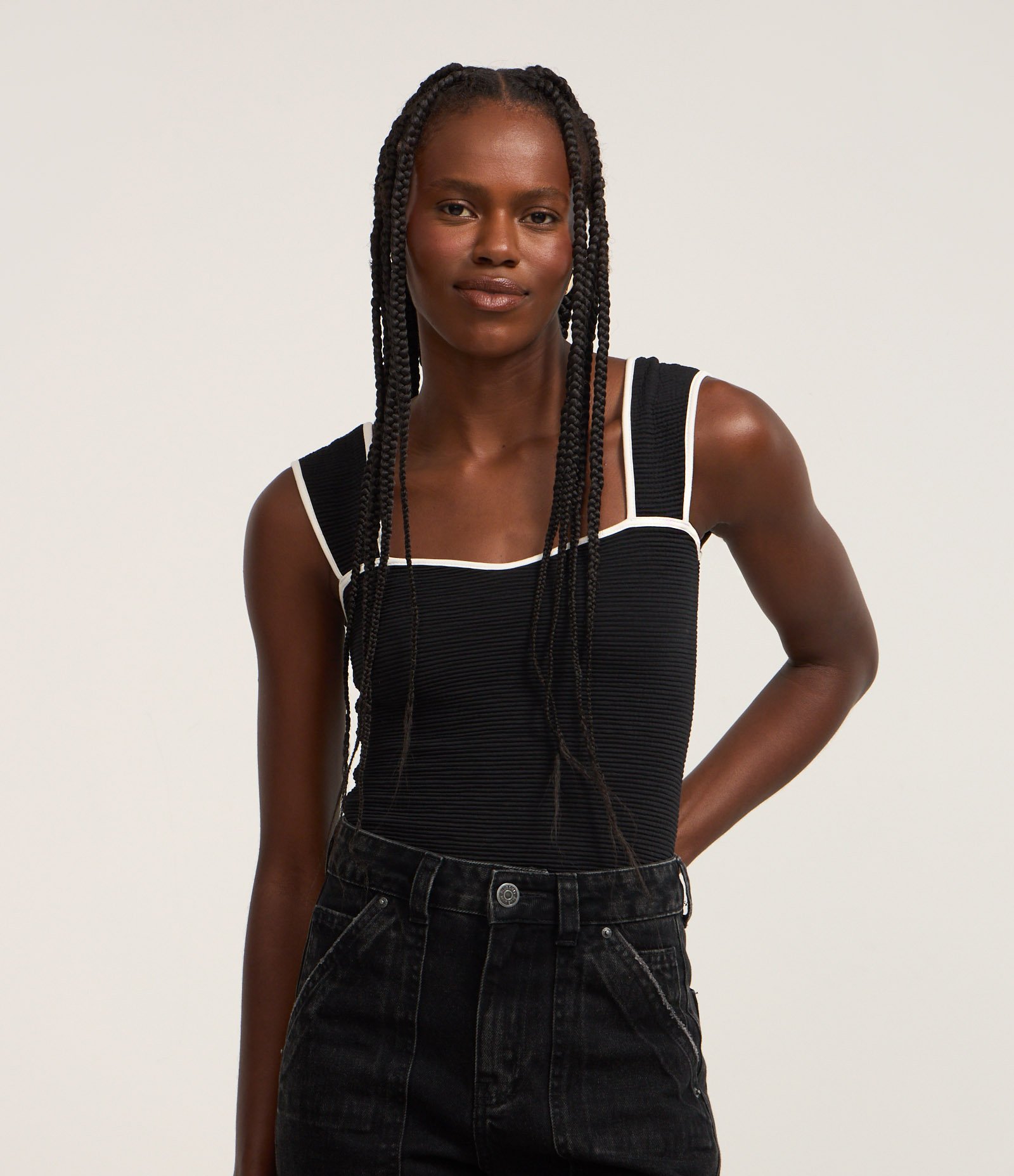 Body Texturizado com Viés Contrastante e Alça Larga Preto 1