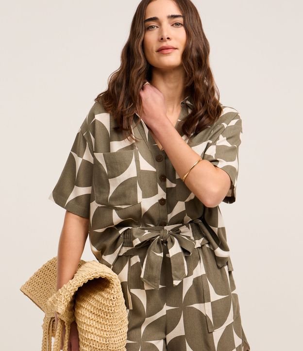 Camisa em Viscolinho com Bolso e Estampa Geométrica