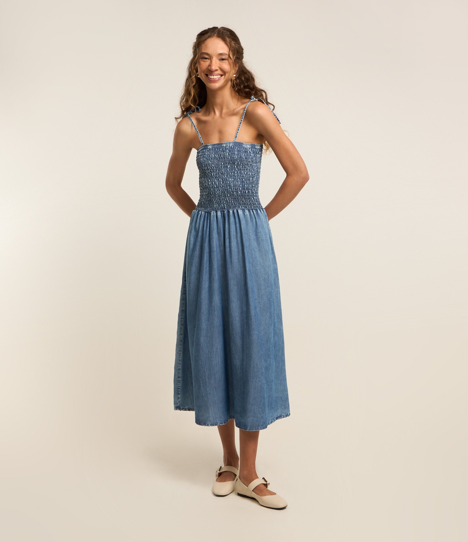 Vestido Midi Jeans com Busto em Lastex com Alça Fina Azul 1