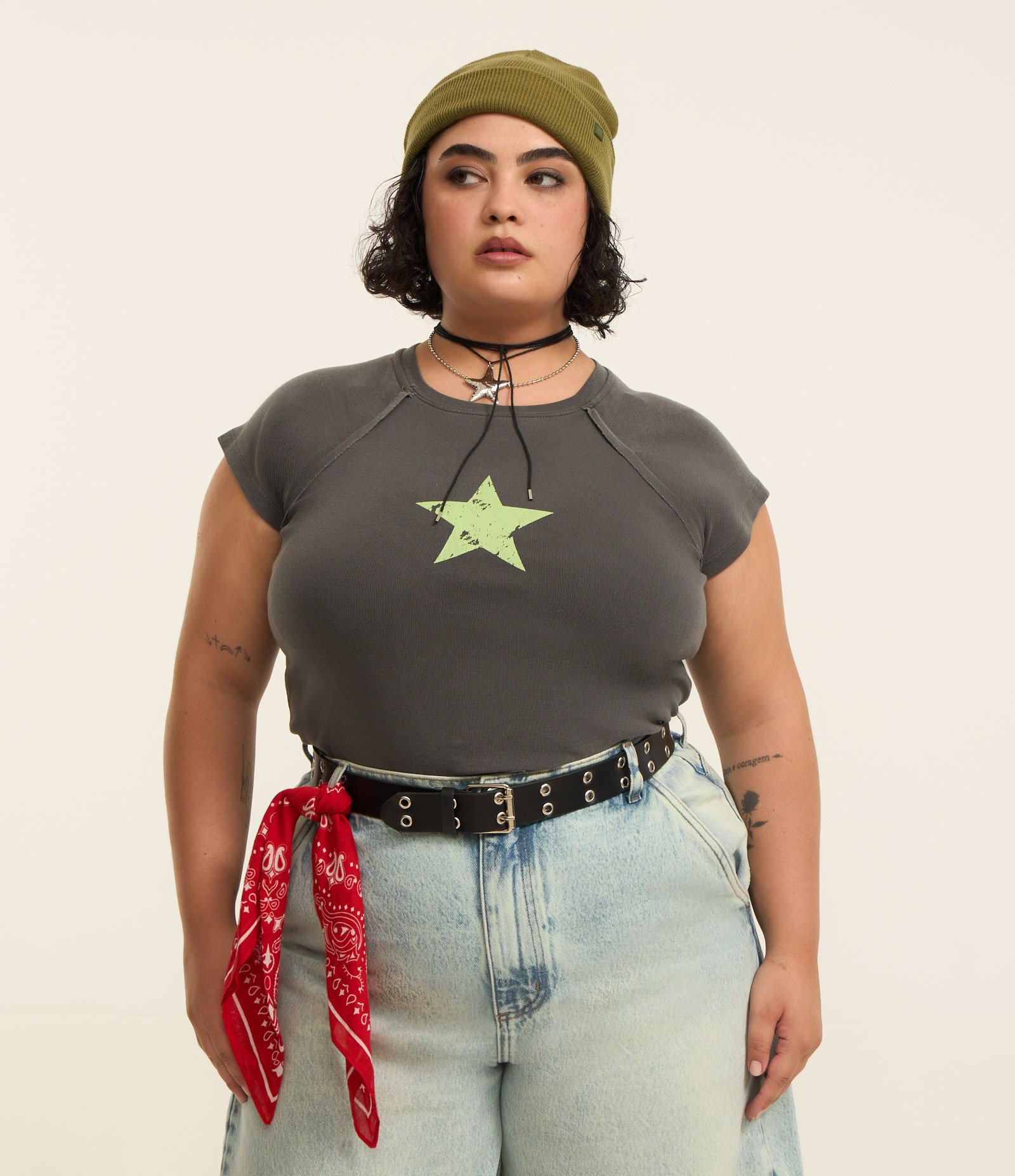 Camiseta Estonada com Estampa de Estrela Curve & Plus Size Preto 1