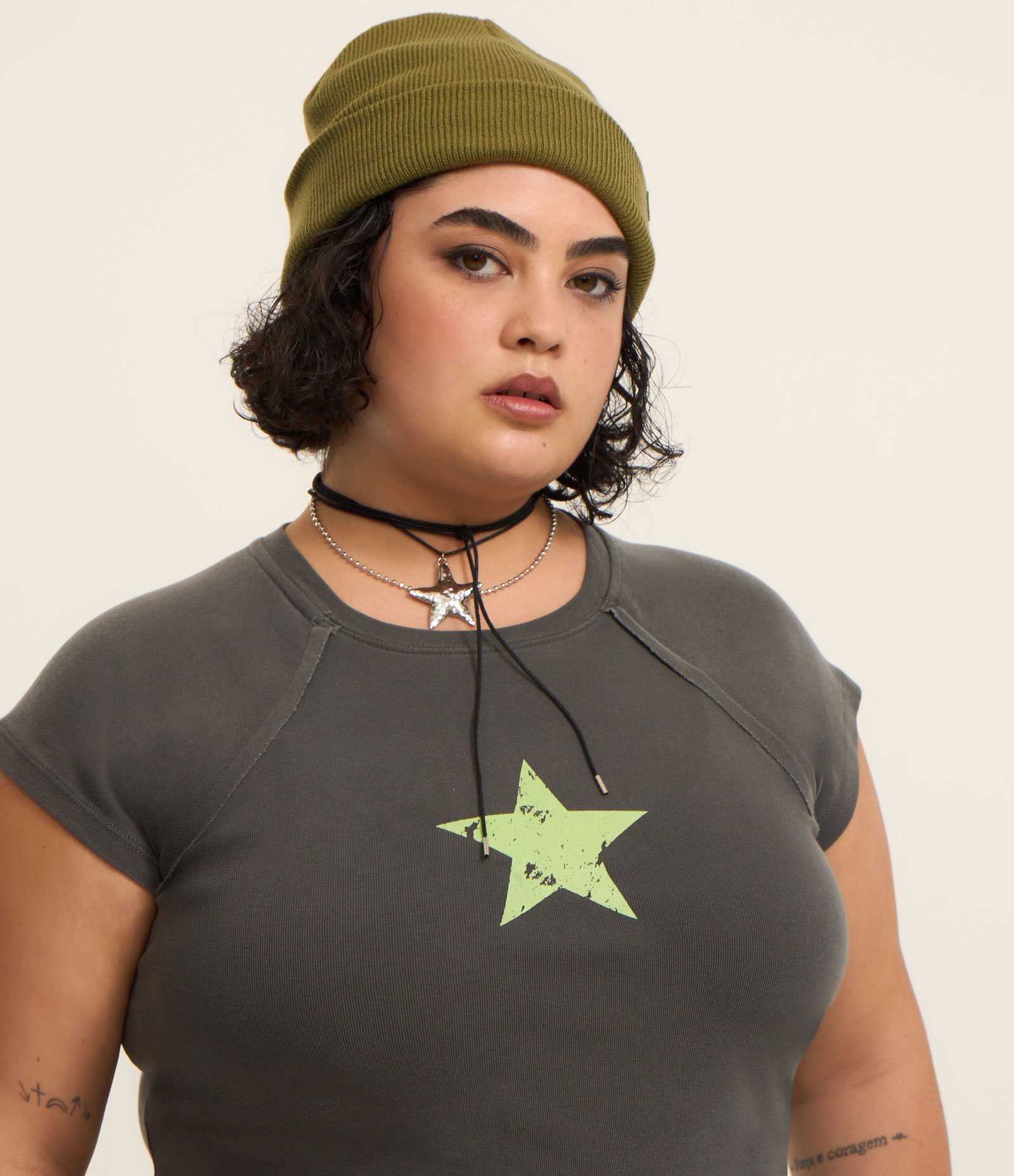 Camiseta Estonada com Estampa de Estrela Curve & Plus Size Preto 3