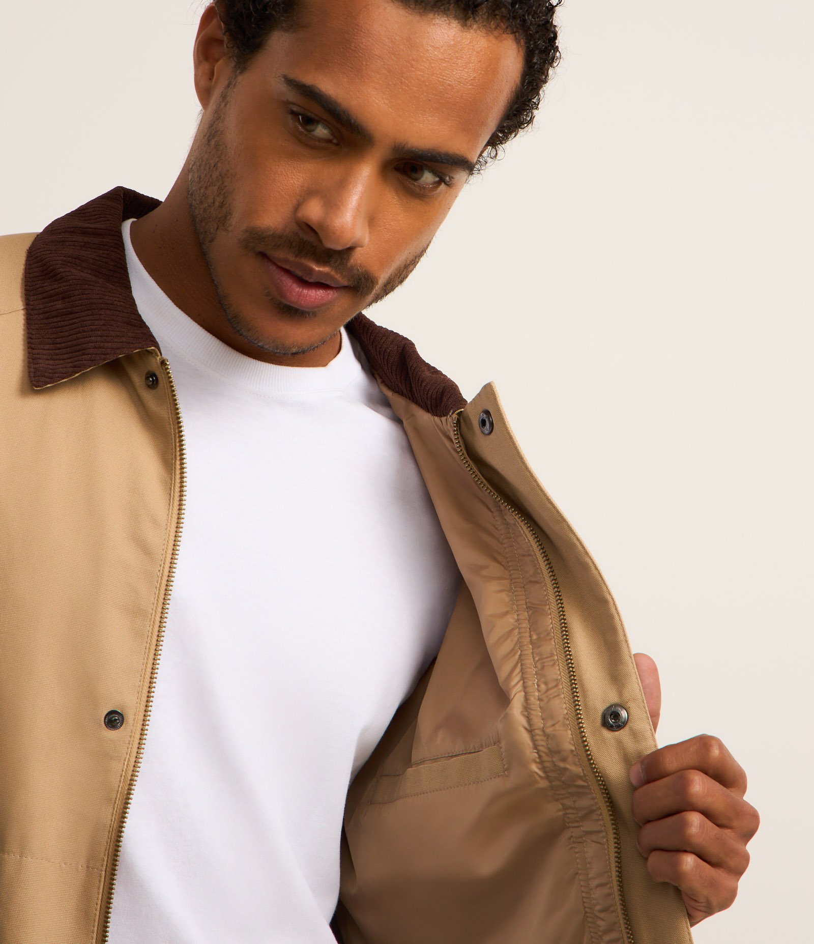 Jaqueta em Algodão com Gola de Veludo e Bolsos Largos Bege 3