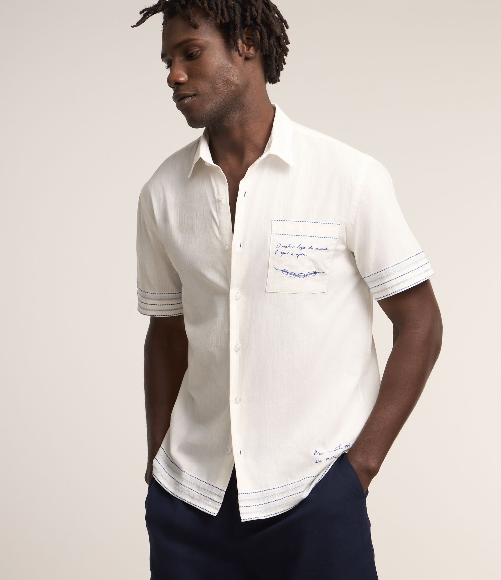 Camisa em Tricoline com Bordado Meu Caminho eu Mesmo Traço Gilberto Gil Branco 1