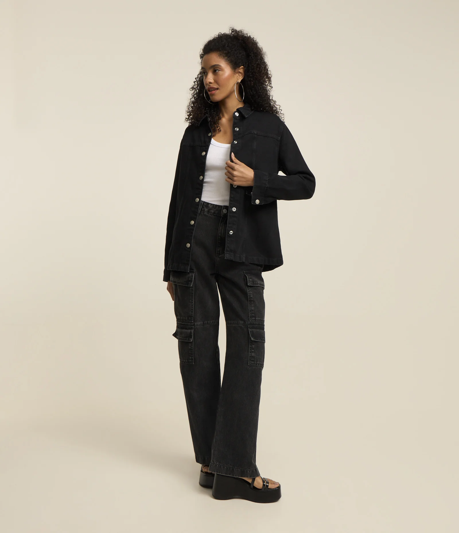 Camisa Jeans com Recorte e Botões Frontais Azul Escuro 2