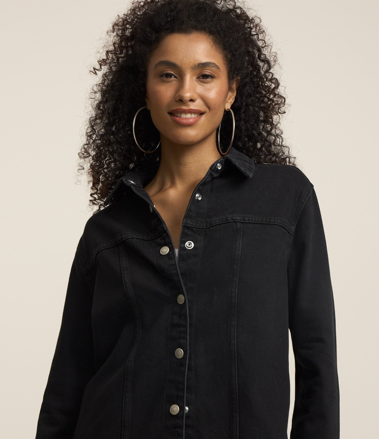 Camisa Jeans com Recorte e Botões Frontais Azul Escuro 4