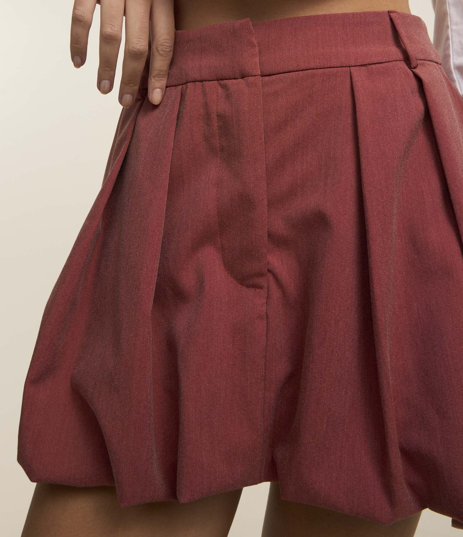 Saia Curta Balonê em Alfaiataria com Cintura Média Vermelho 4