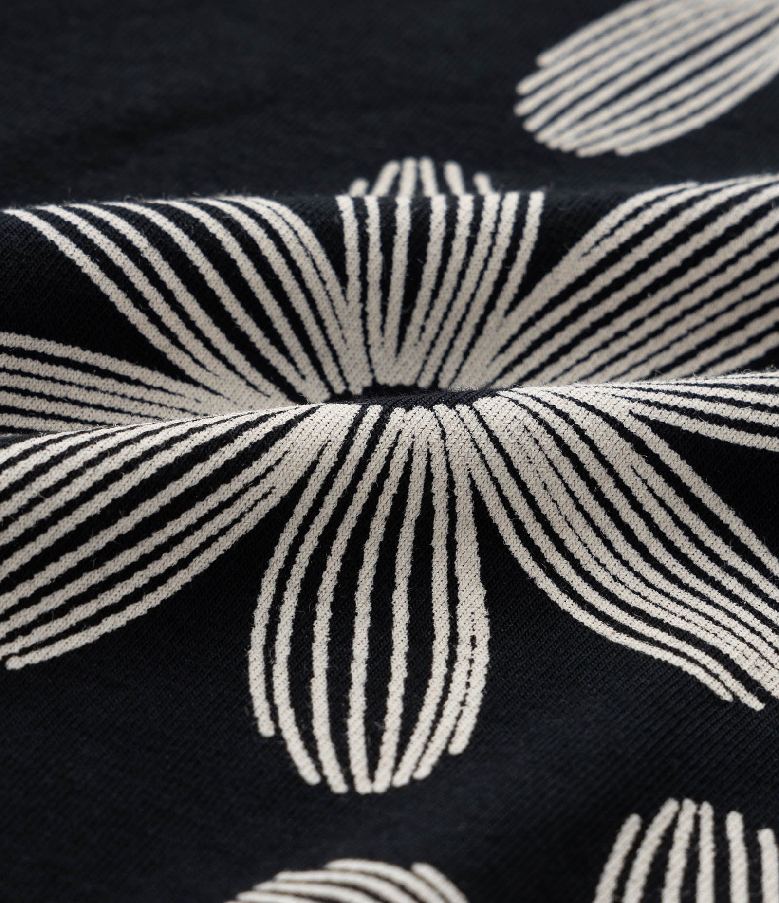 Camiseta Curta Infantil com Estampa Floral - Tam 5 a 14 Anos Preto 3